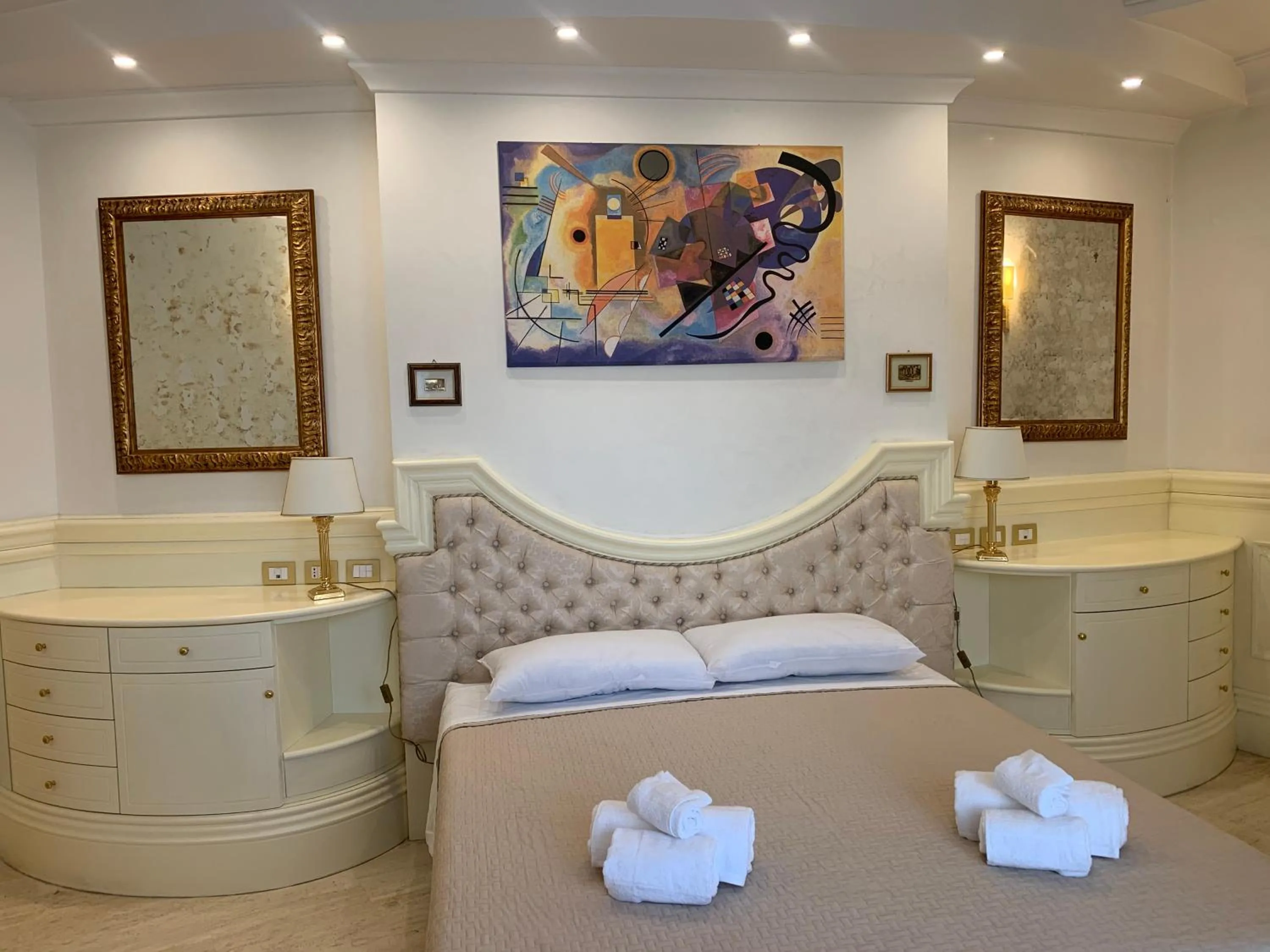 Photo of the whole room, Bed in Simon's Guest House Rome