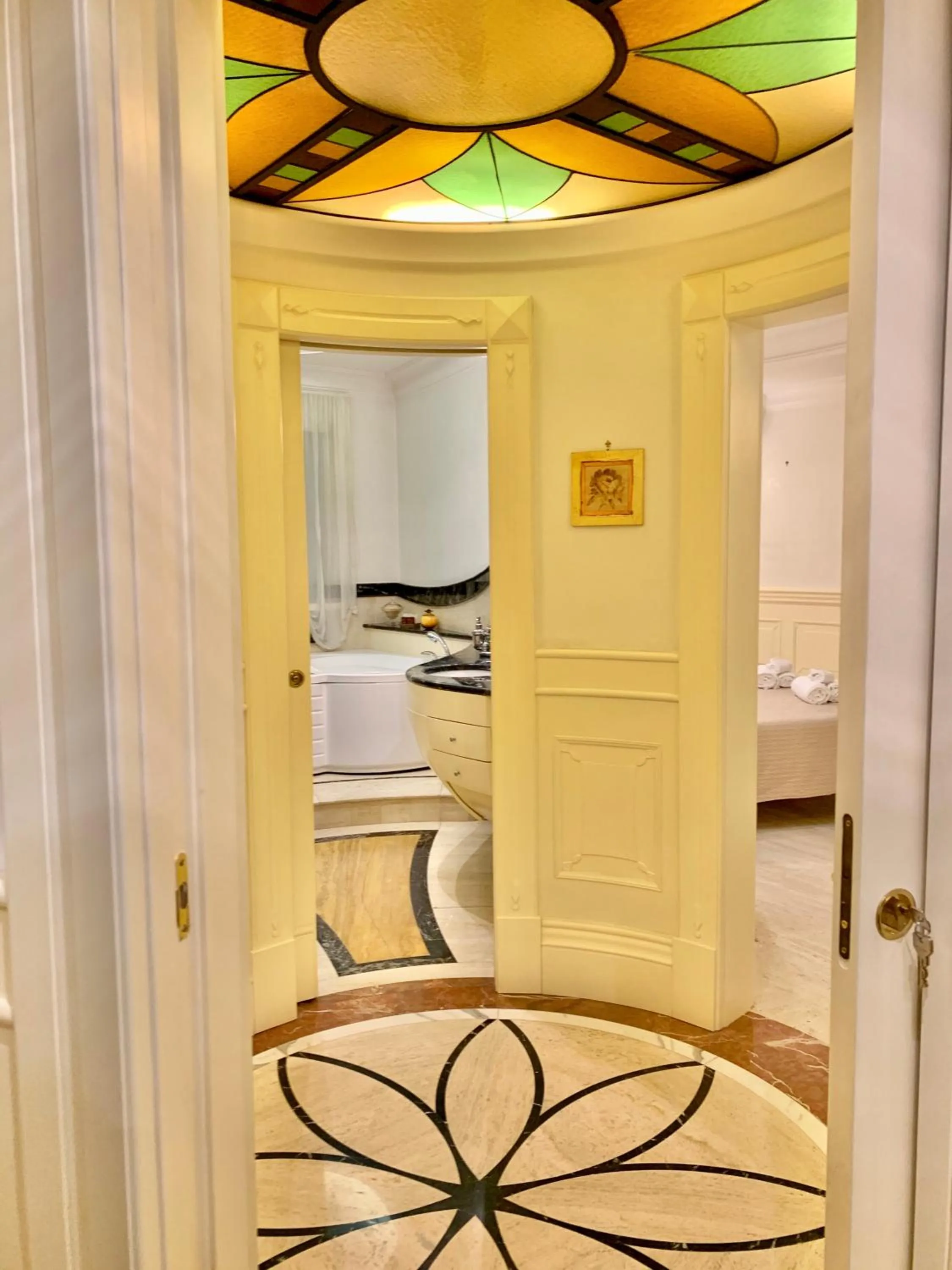 Photo of the whole room in Simon's Guest House Rome