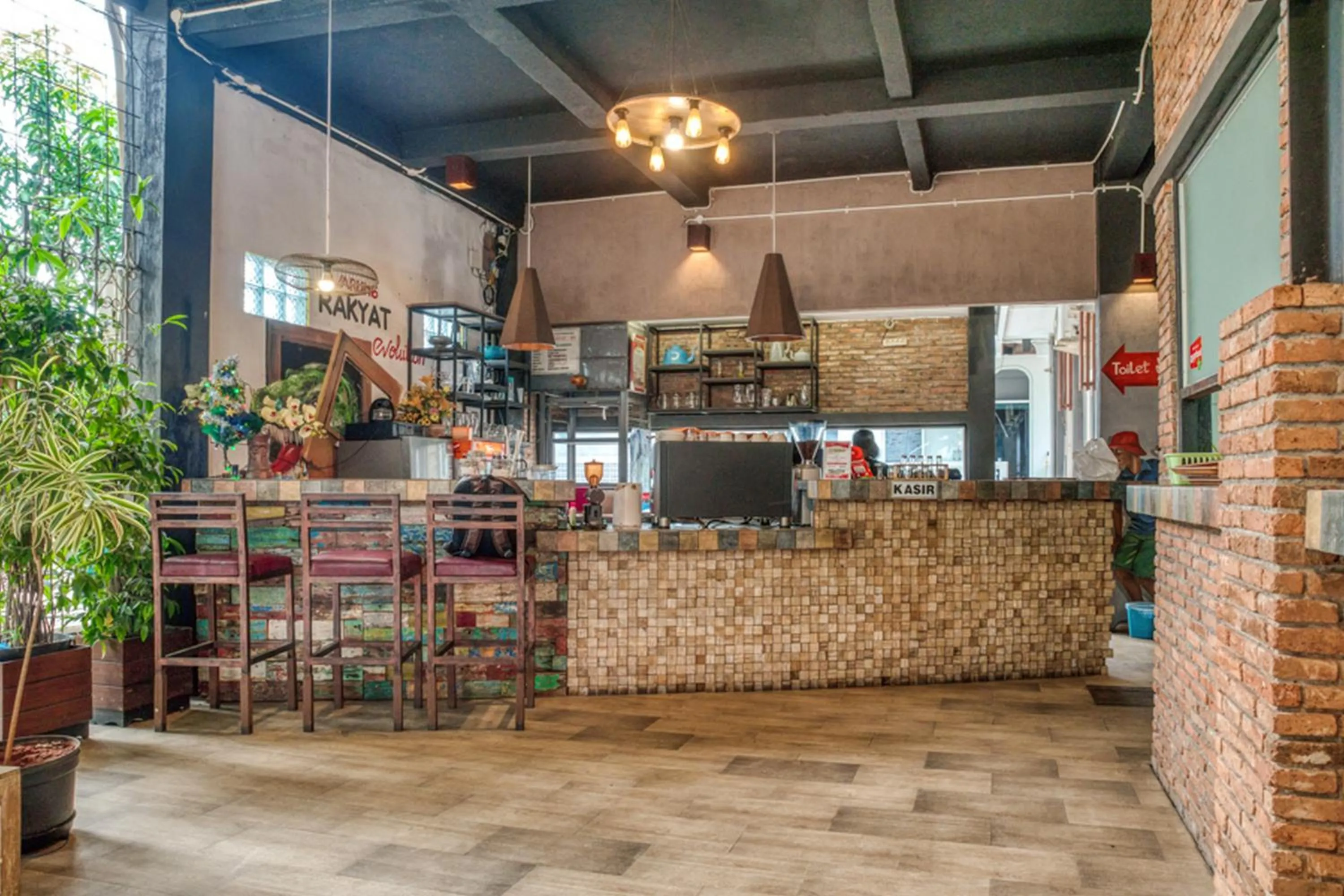 RedDoorz Plus near Akademi Kepolisian Semarang 3