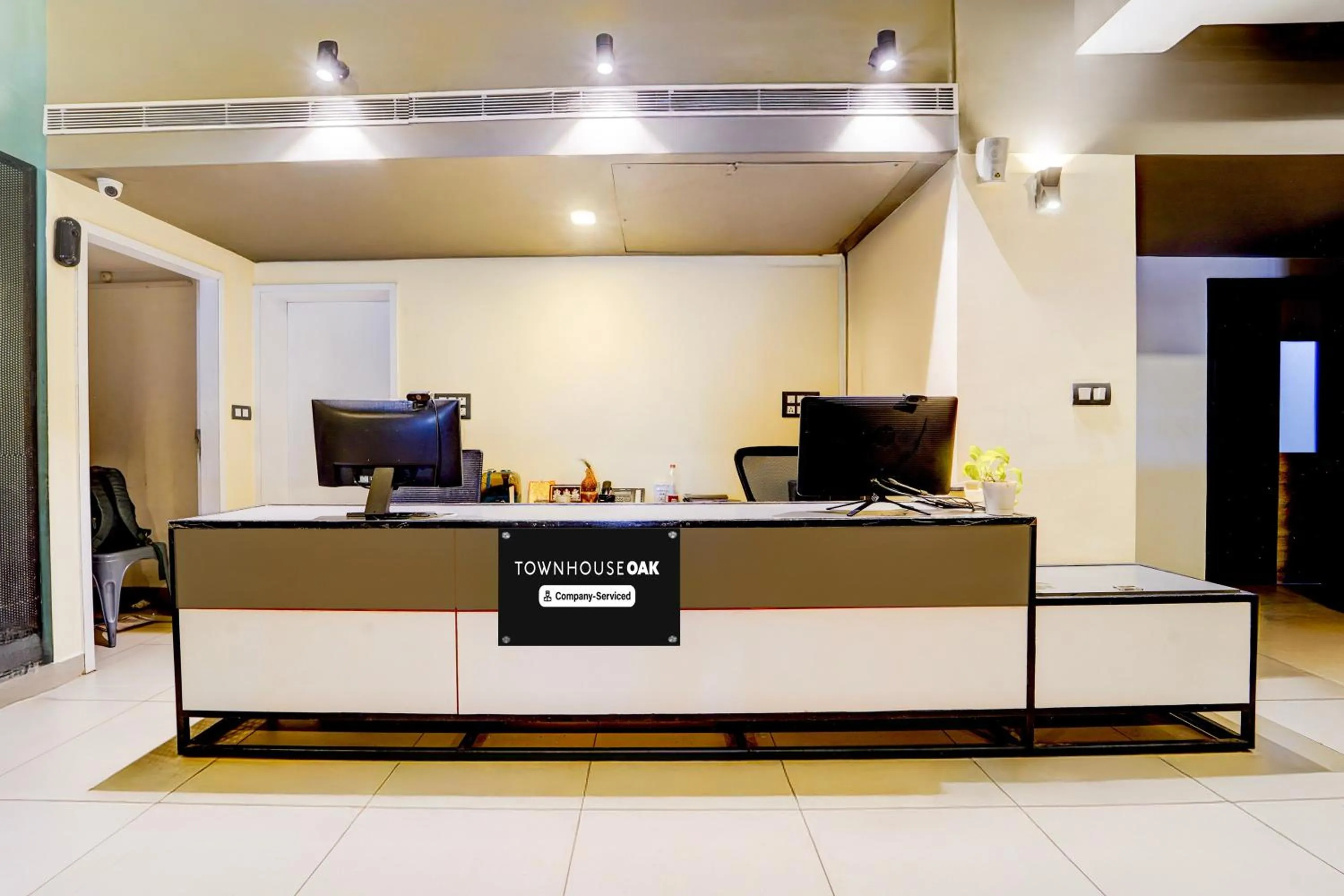 Lobby or reception in Super Townhouse Oak Mangalore