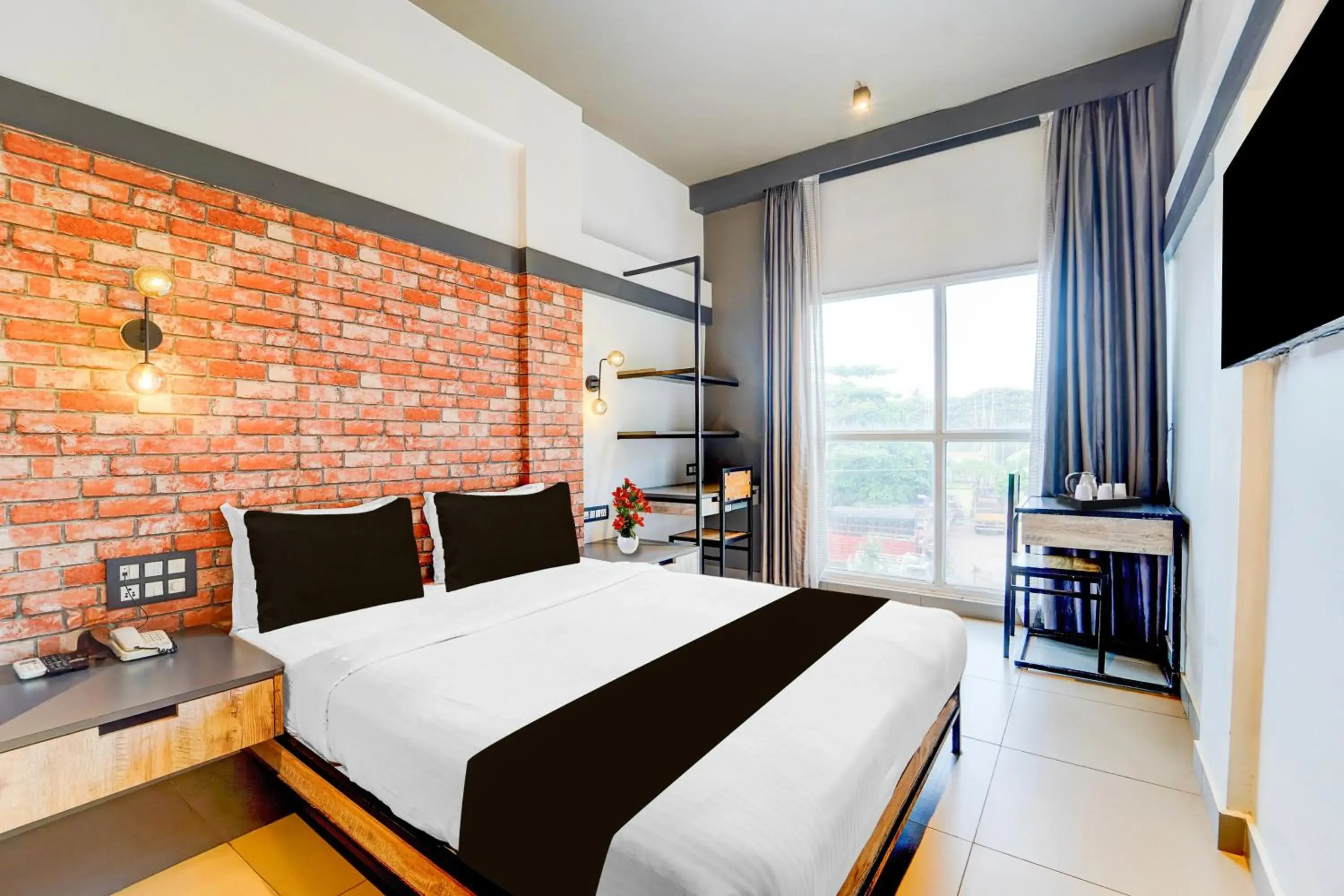 Triple Room with Bath - single occupancy in Super Townhouse Oak Mangalore Triple Room with Bath - single occupancy in Super Townhouse Oak Mangalore