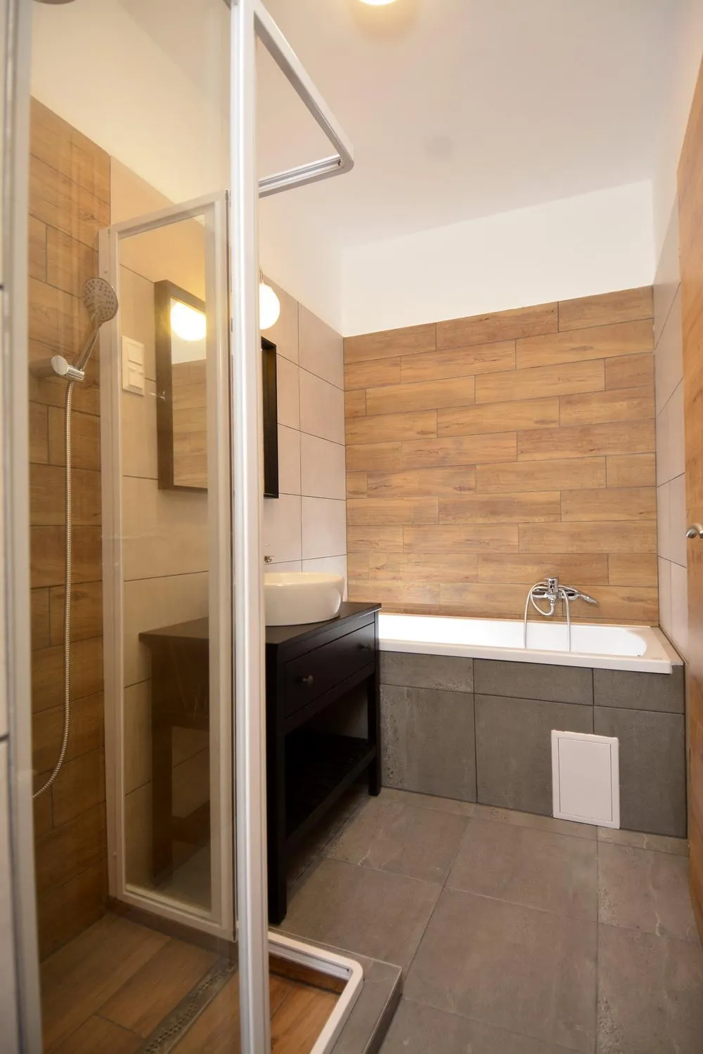 Shower in Ludwig Hotel