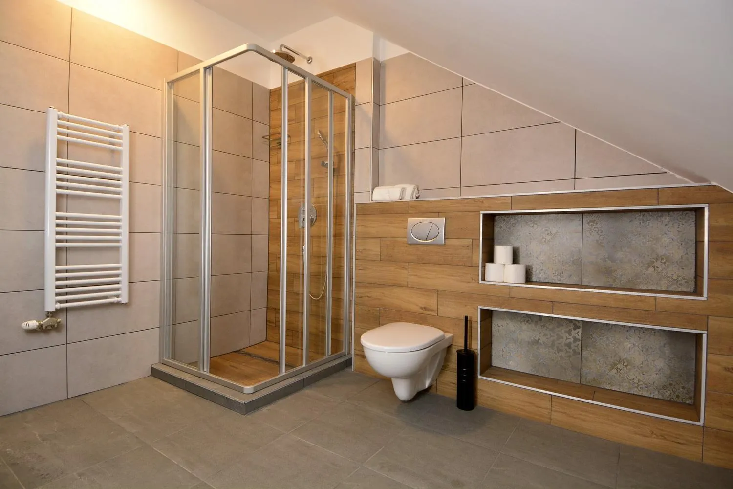 Shower in Ludwig Hotel