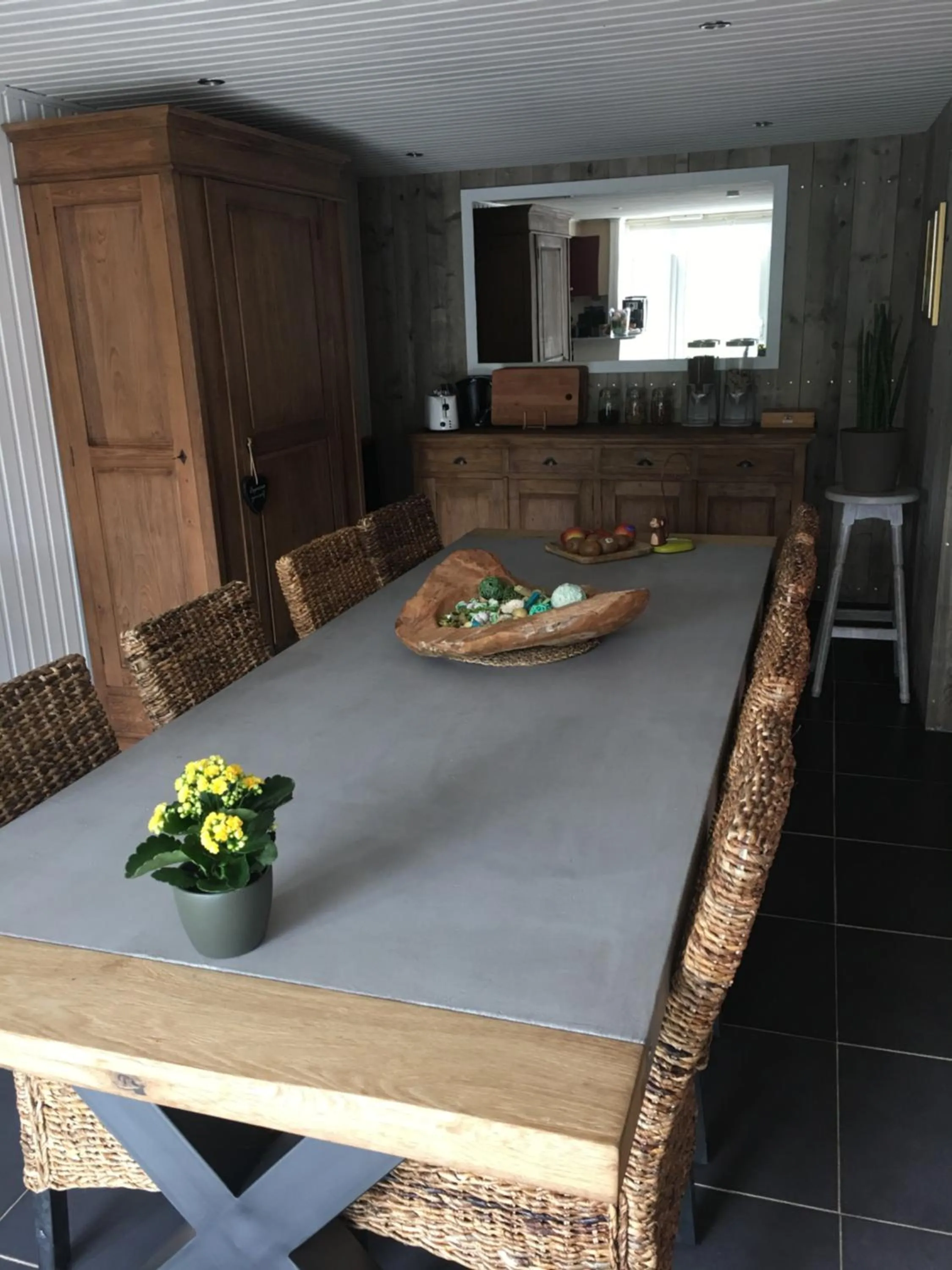 Dining area in B&B De Notelaar