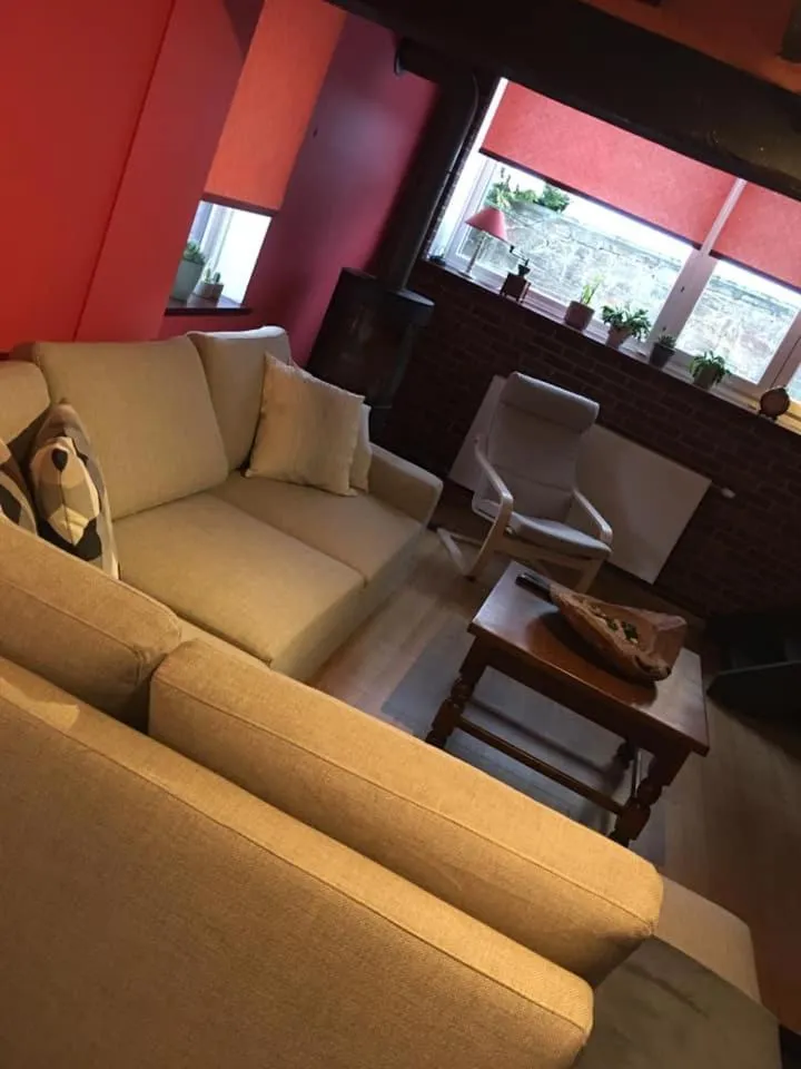 Communal lounge/ TV room in B&B De Notelaar