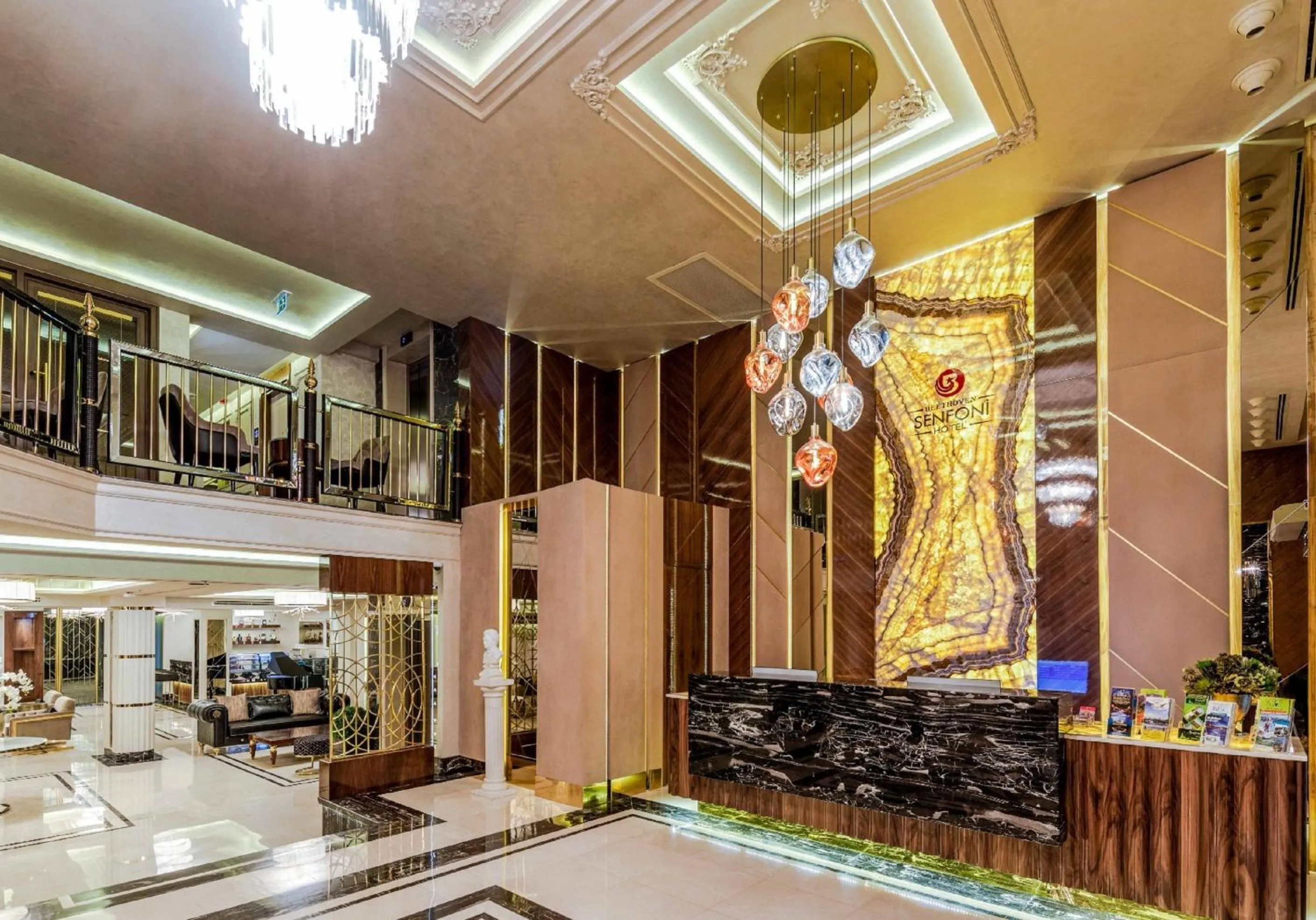 Lobby or reception in Beethoven Senfoni Hotel