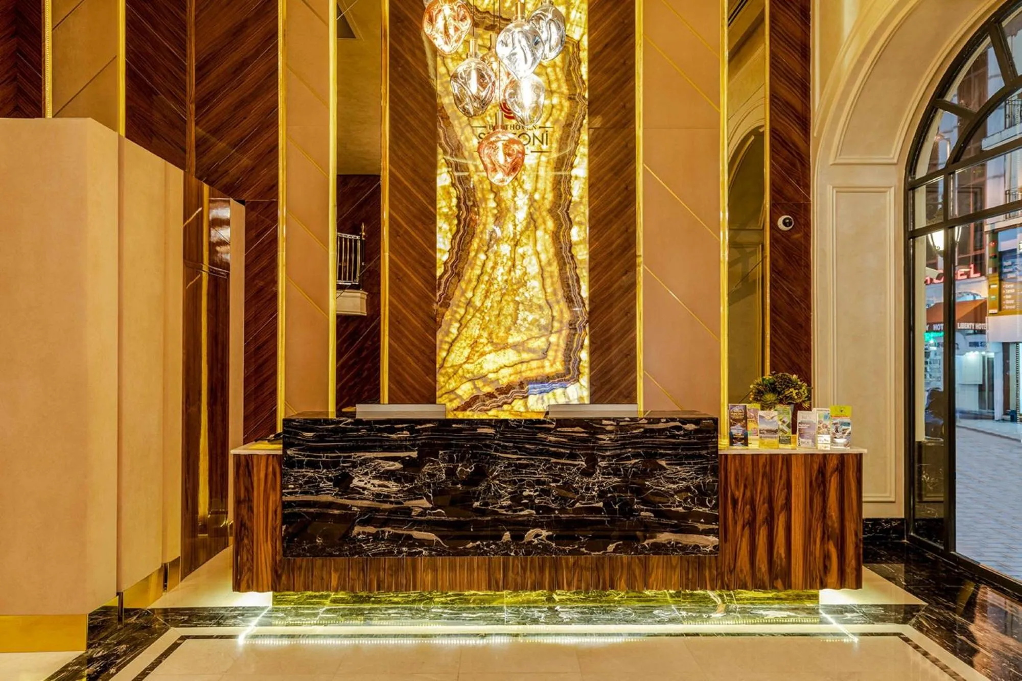 Lobby or reception in Beethoven Senfoni Hotel