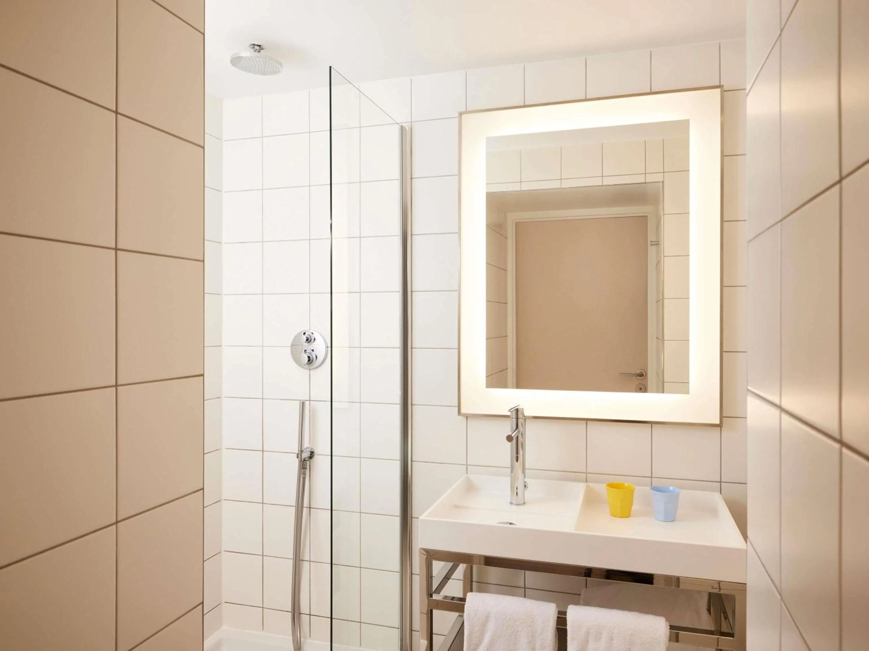 Shower in Mama Shelter Paris East