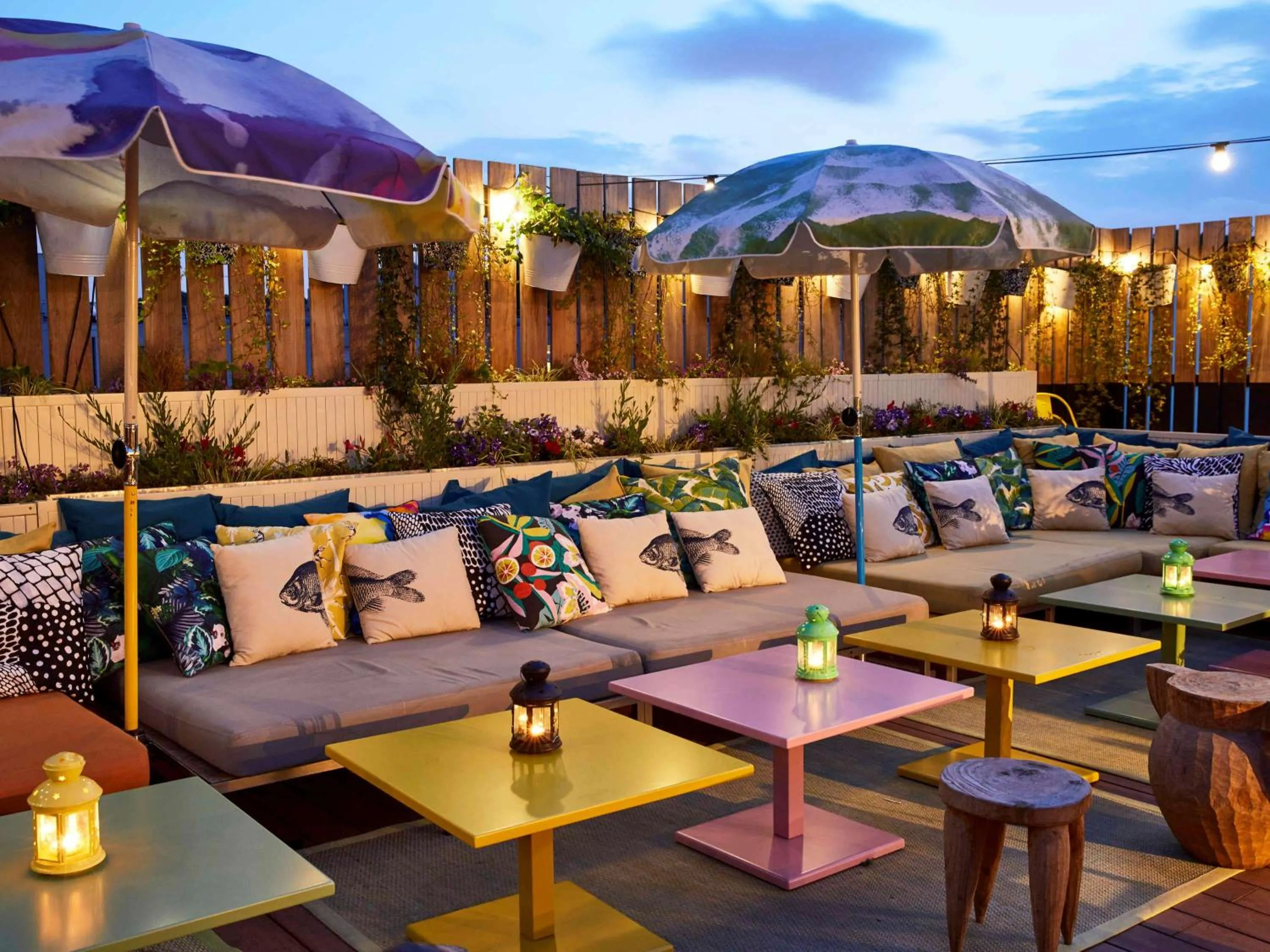 Restaurant/places to eat in Mama Shelter Paris East