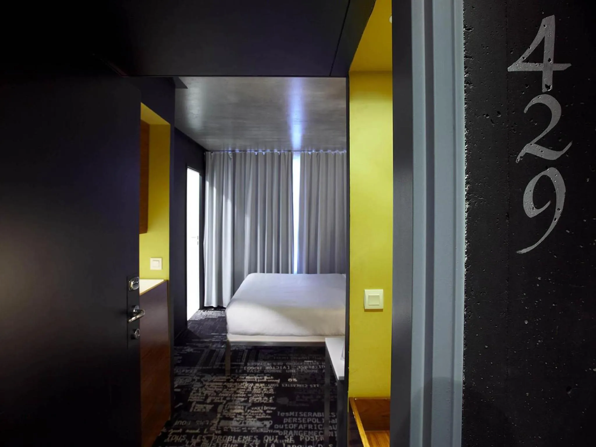 Bedroom, Bed in Mama Shelter Paris East