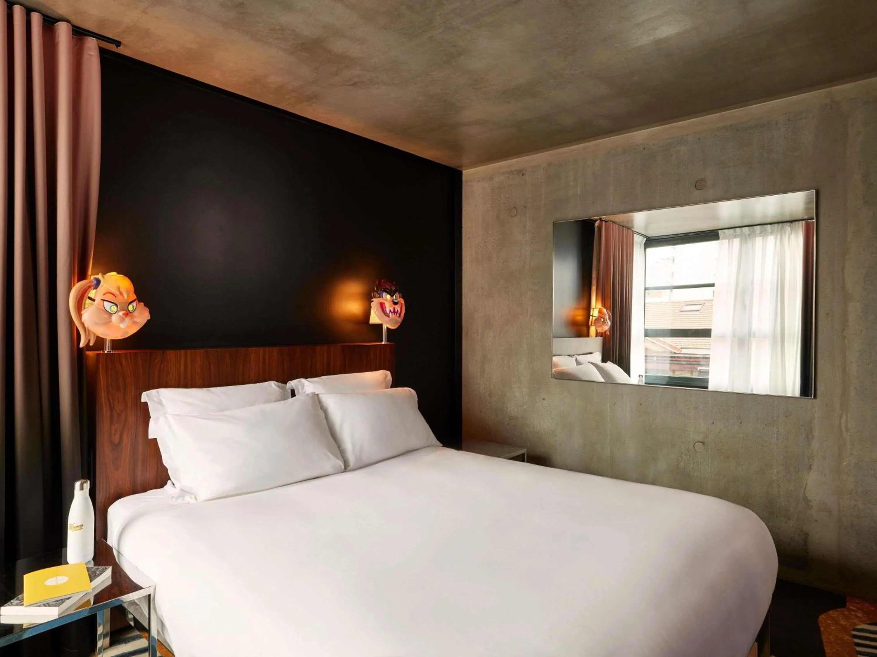 Bedroom, Bed in Mama Shelter Paris East