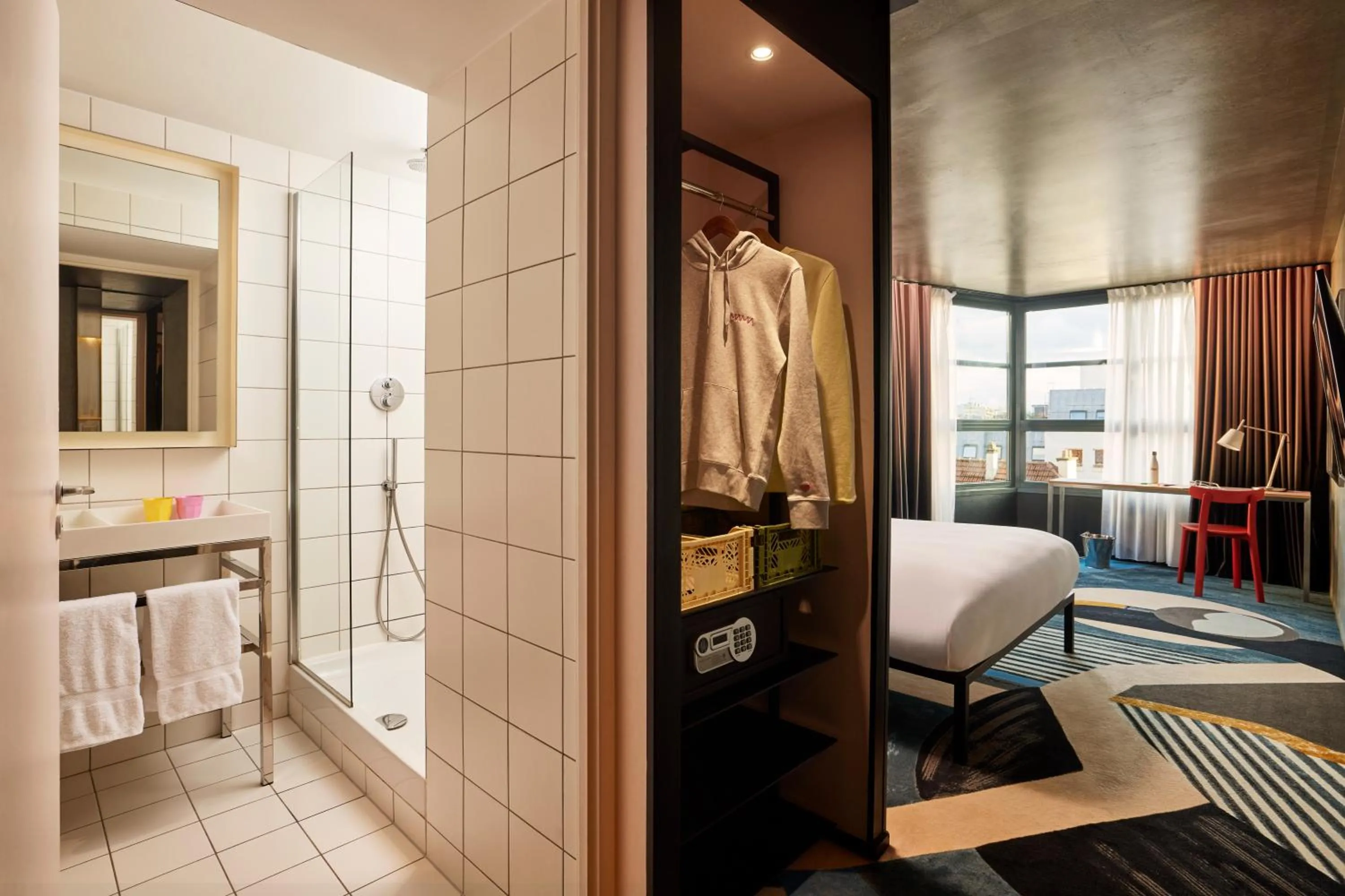 Bathroom, Bed in Mama Shelter Paris East