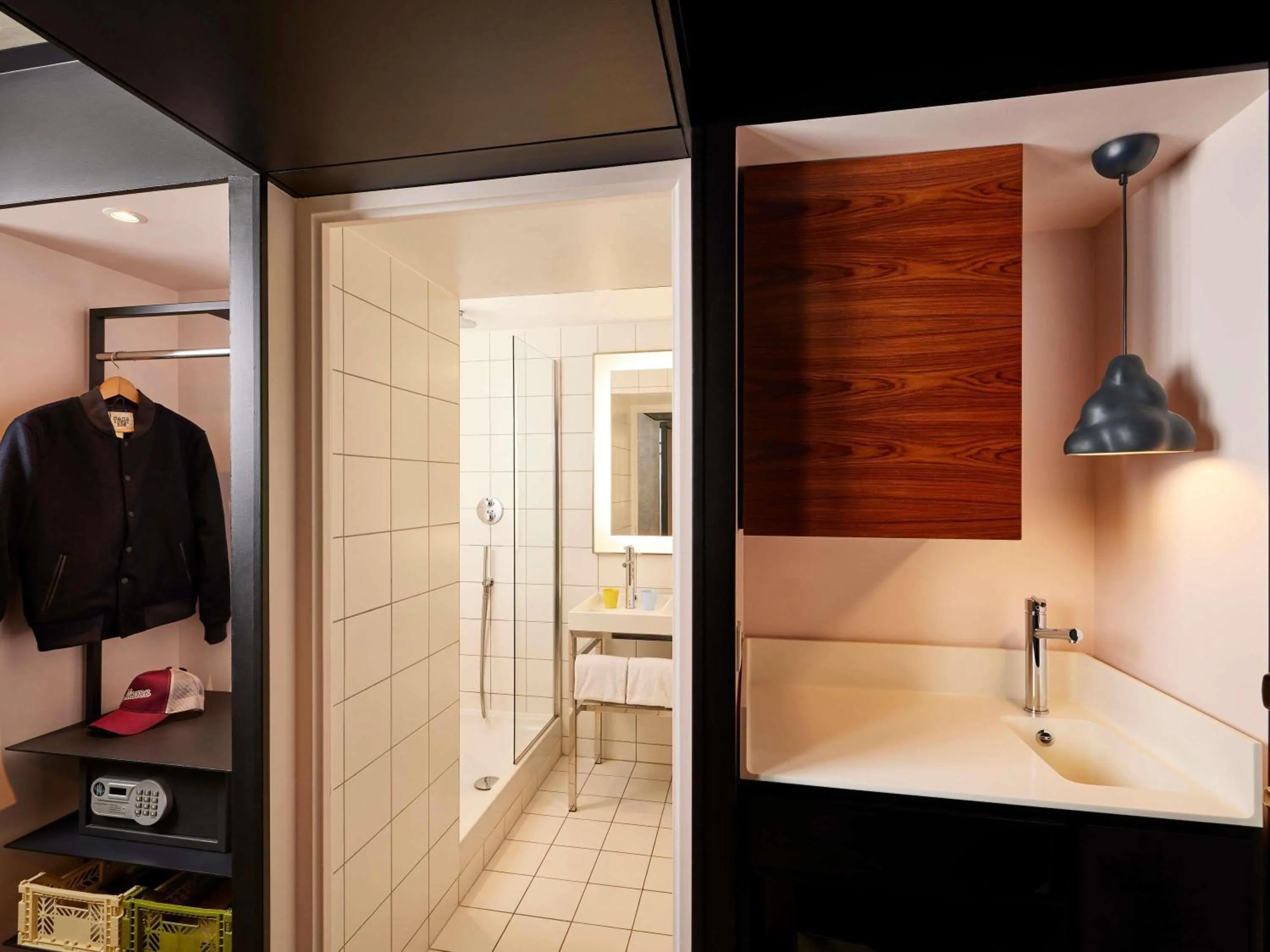 Bedroom in Mama Shelter Paris East