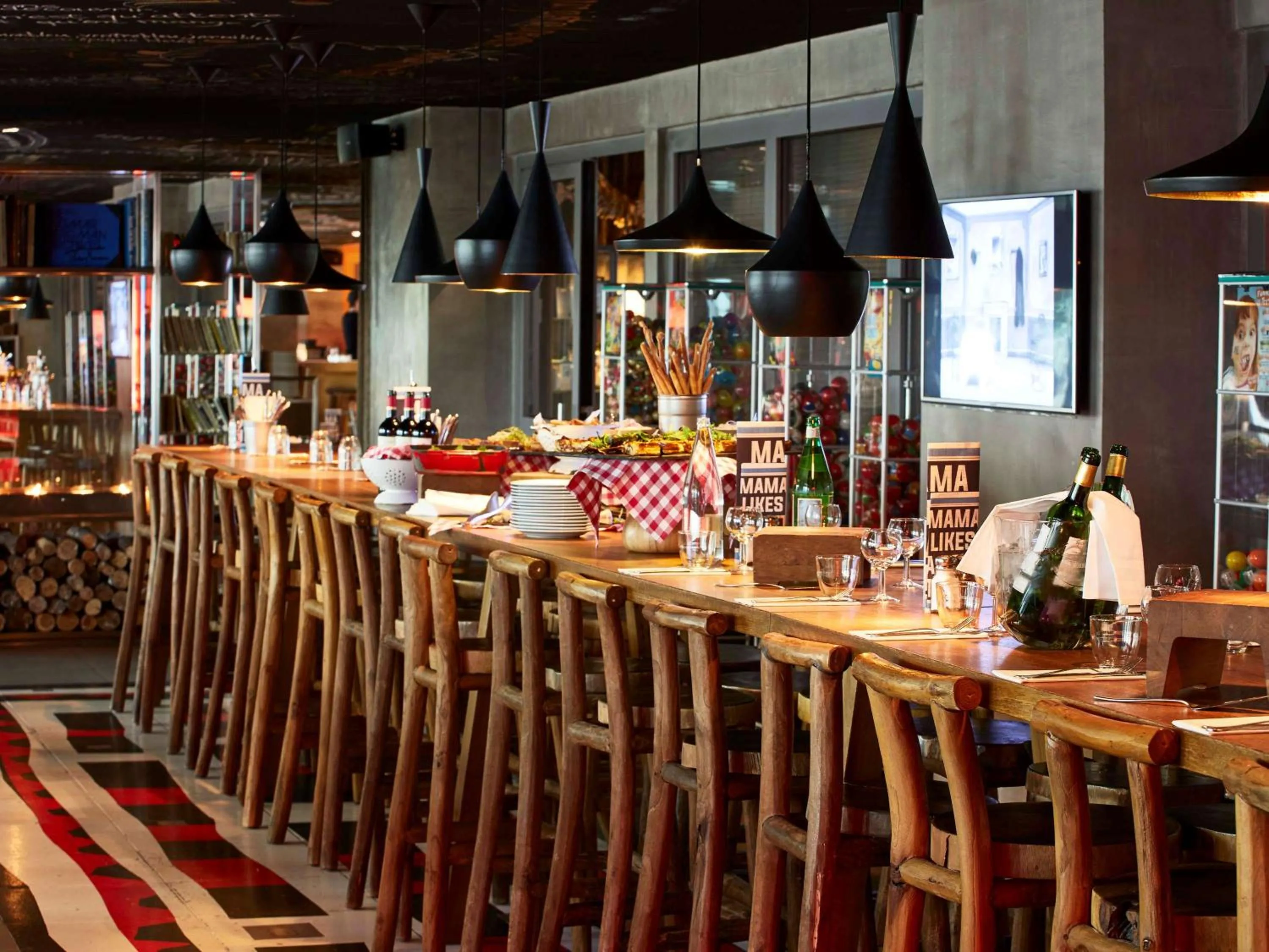 Restaurant/places to eat in Mama Shelter Paris East