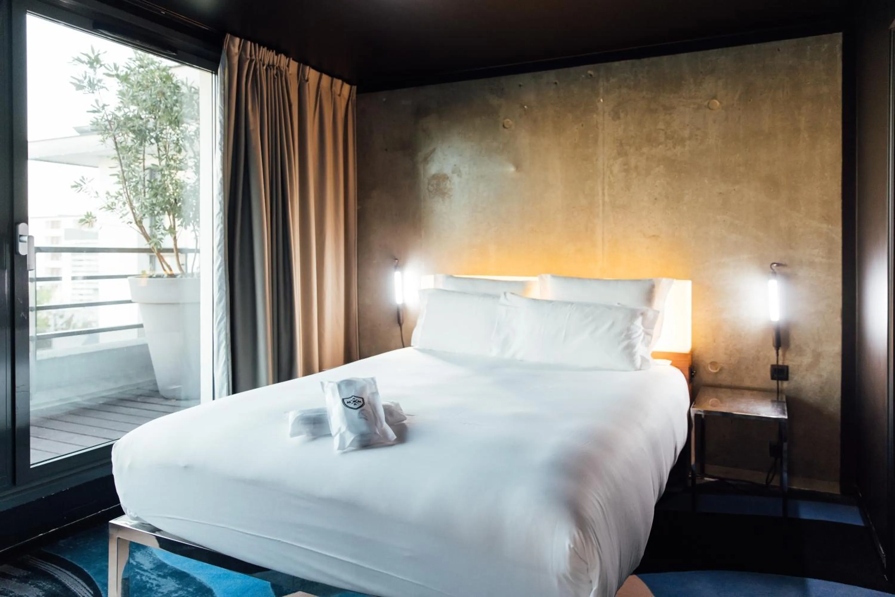 Bed in Mama Shelter Paris East