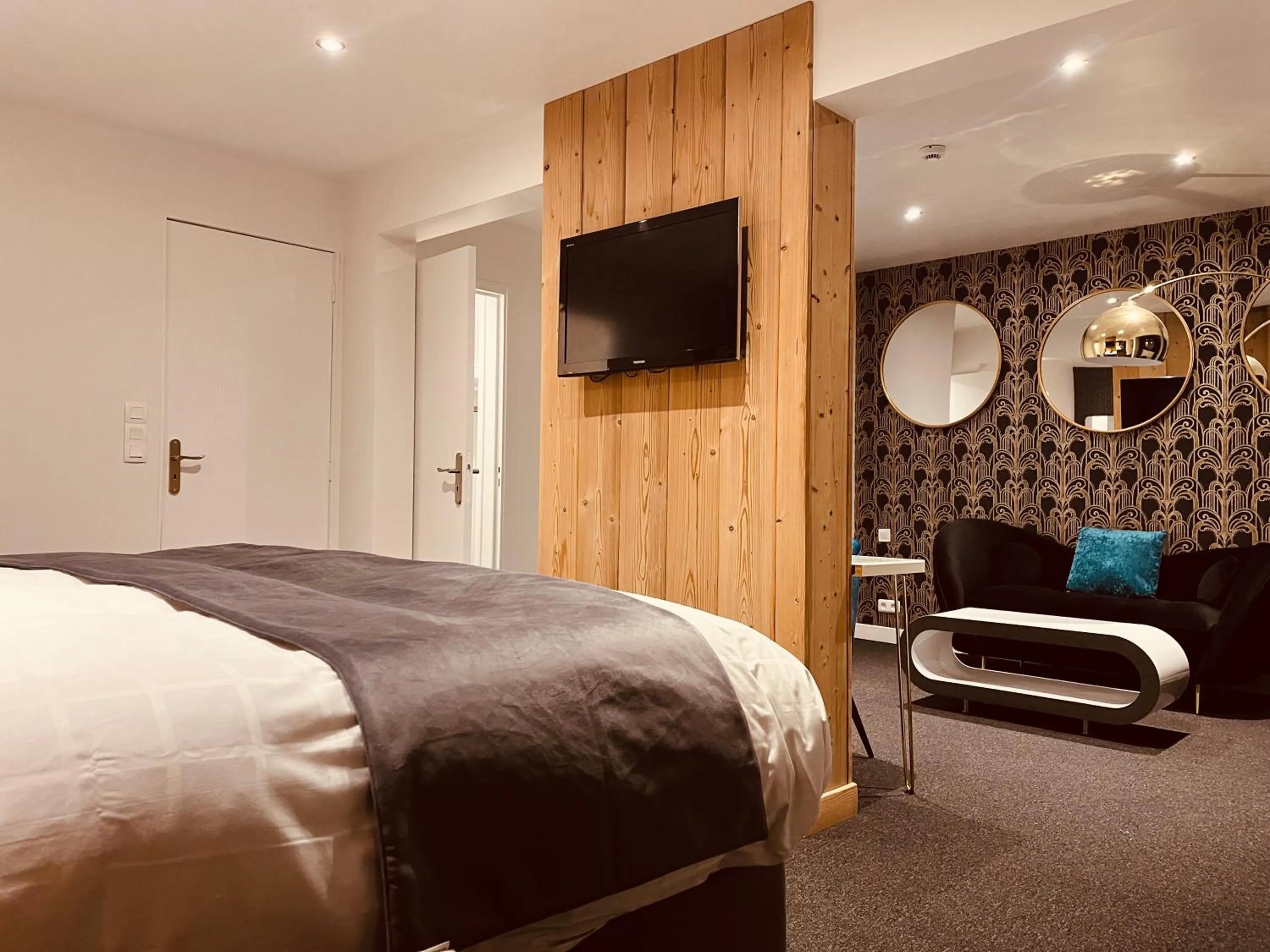 Photo of the whole room, Bed in The Originals Boutique Hotel Le Panorama Mont Dore