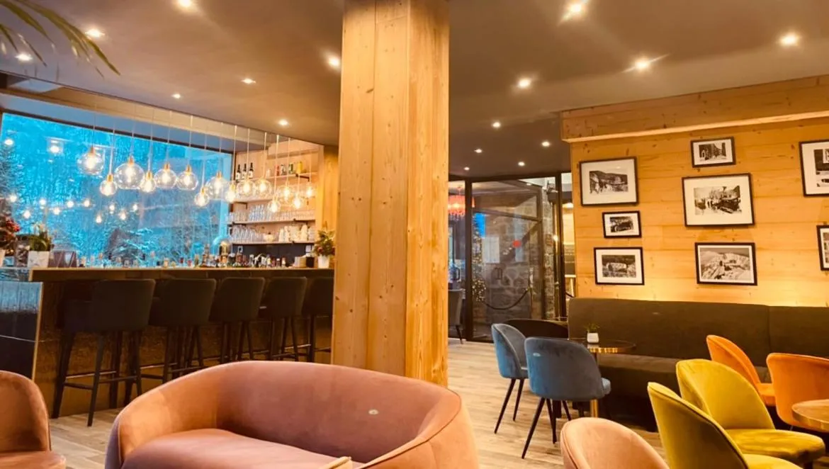 Lounge or bar in The Originals Boutique Hotel Le Panorama Mont Dore