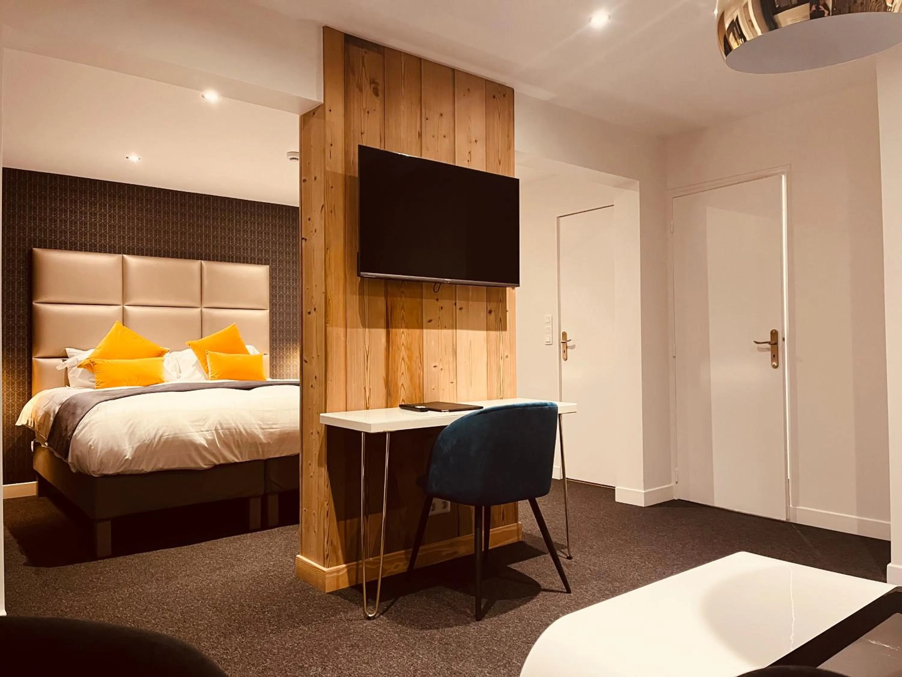 Photo of the whole room, Bed in The Originals Boutique Hotel Le Panorama Mont Dore