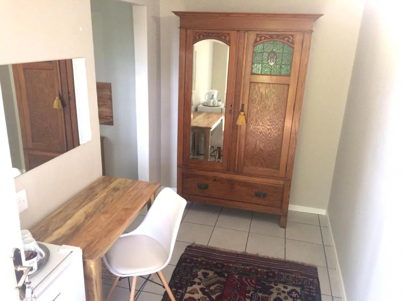 wardrobe in St George's Guest House