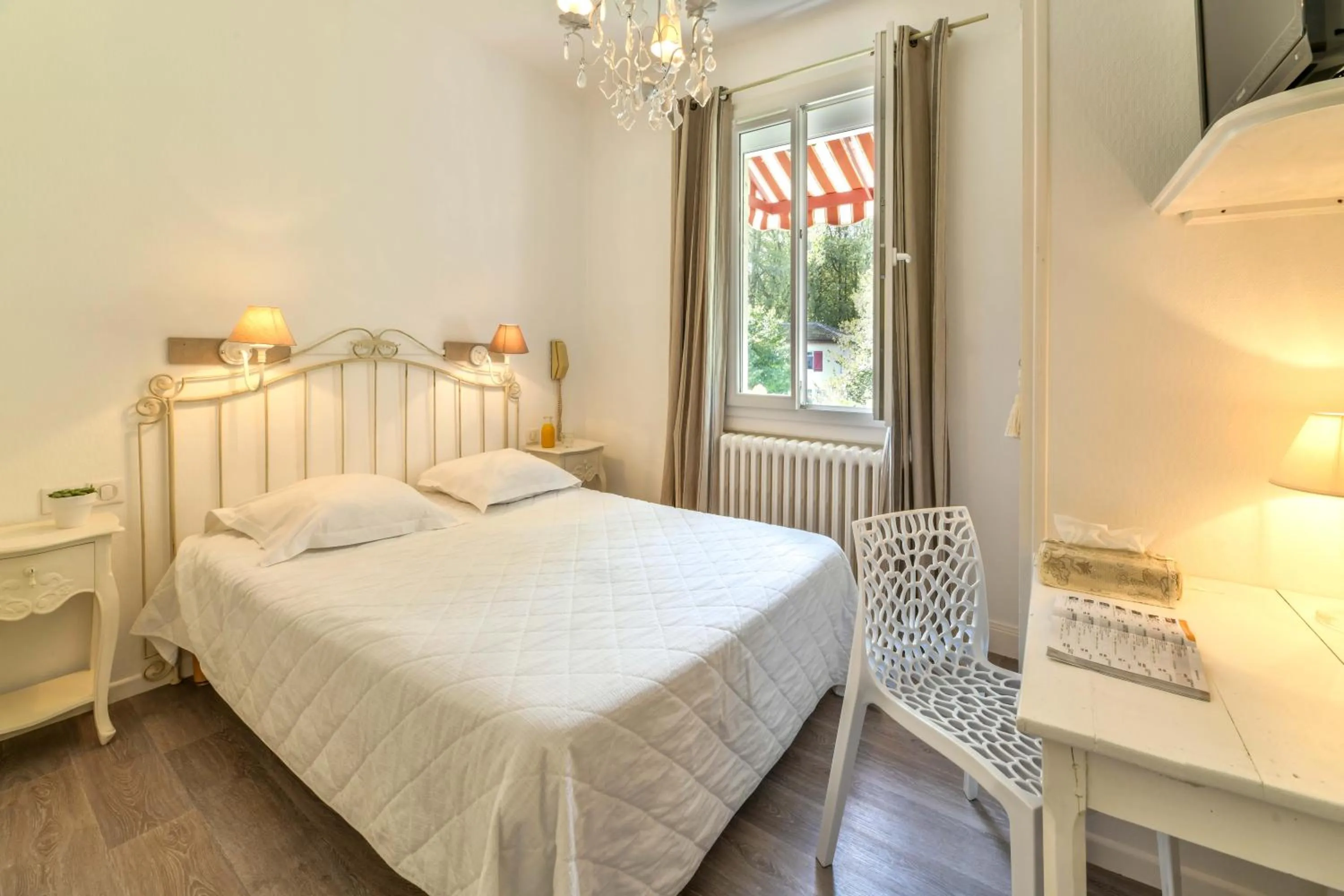 Bed in Hotel du Commerce