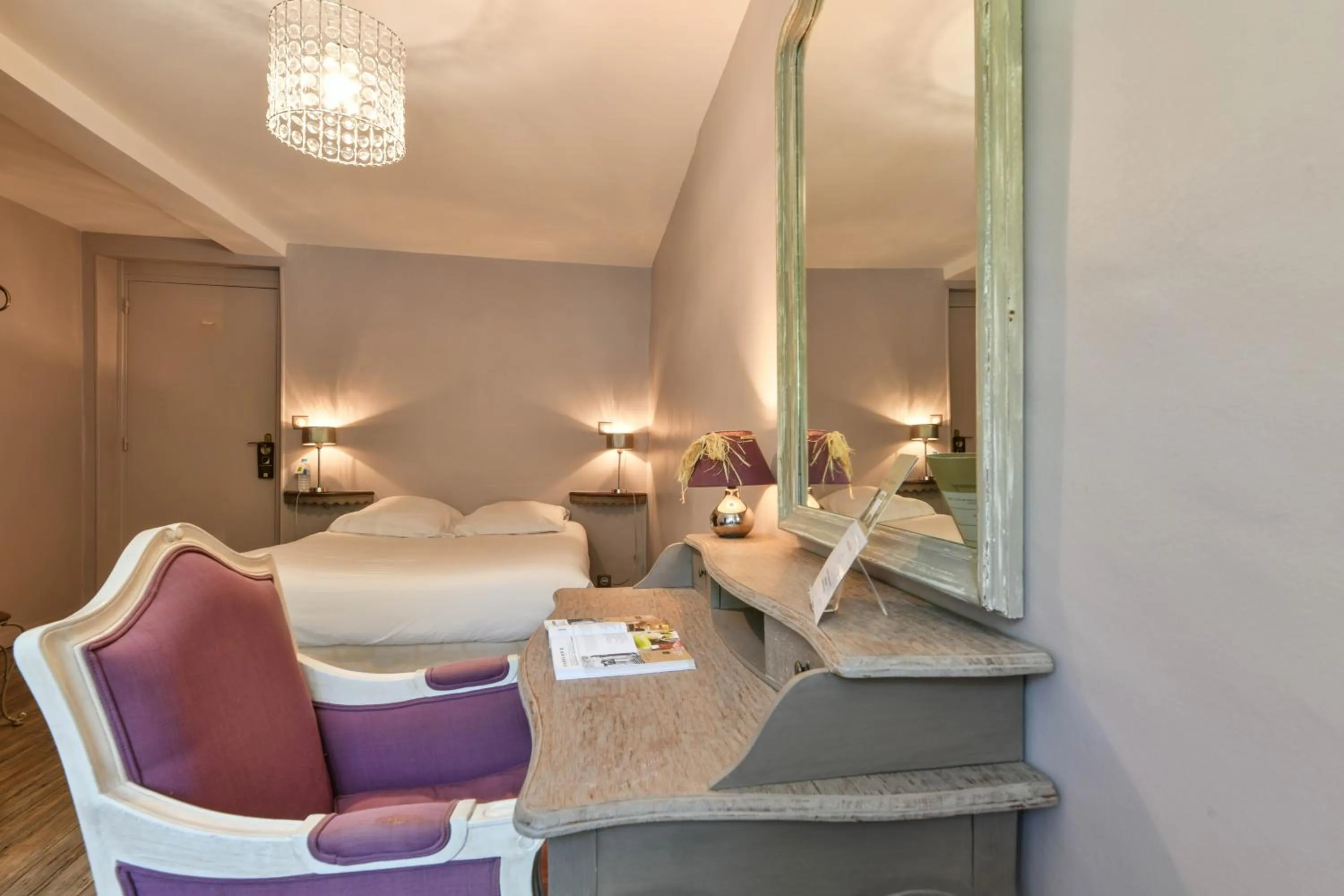 Bed in Hotel du Commerce