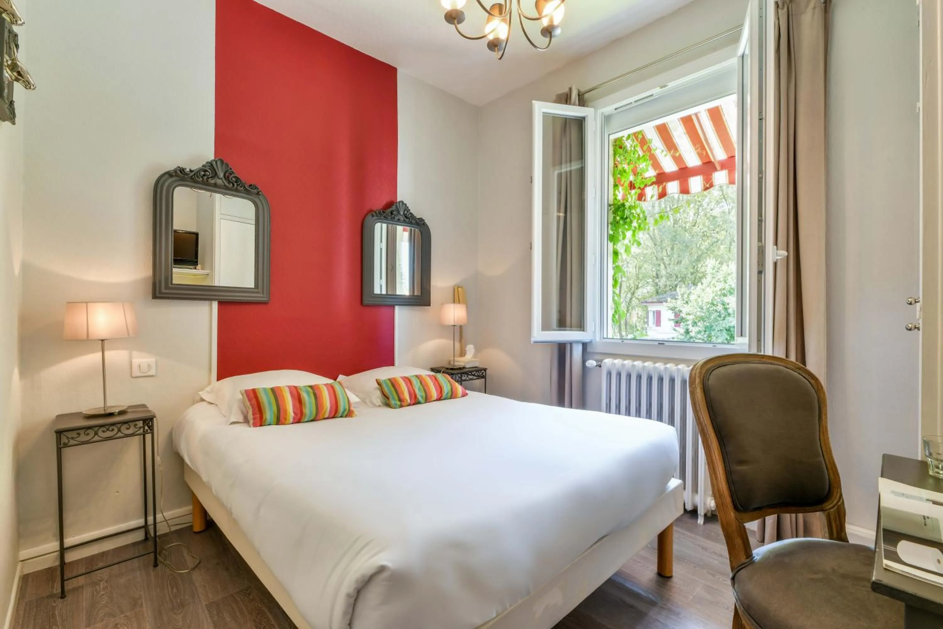 Bed in Hotel du Commerce