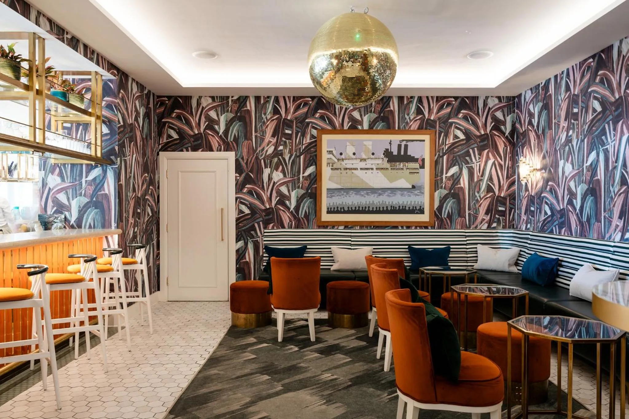 Lounge or bar in The Nici