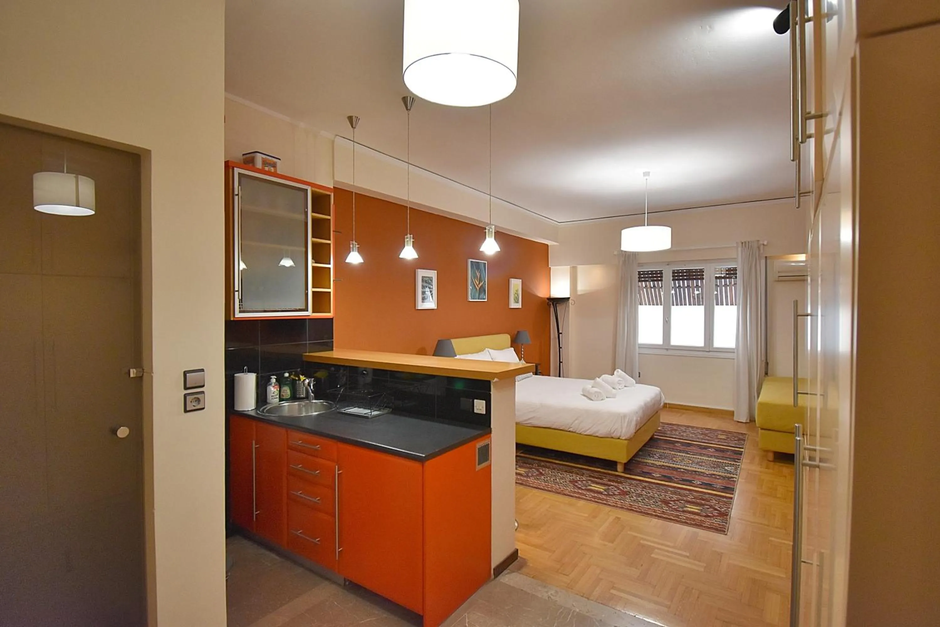 Photo of the whole room, Bed in Check Point - Down Town