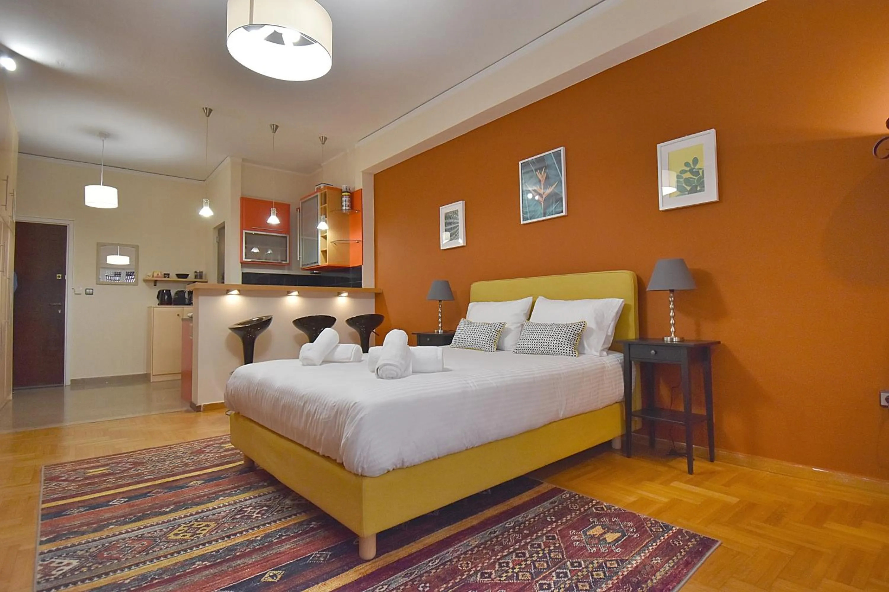 Photo of the whole room, Bed in Check Point - Down Town