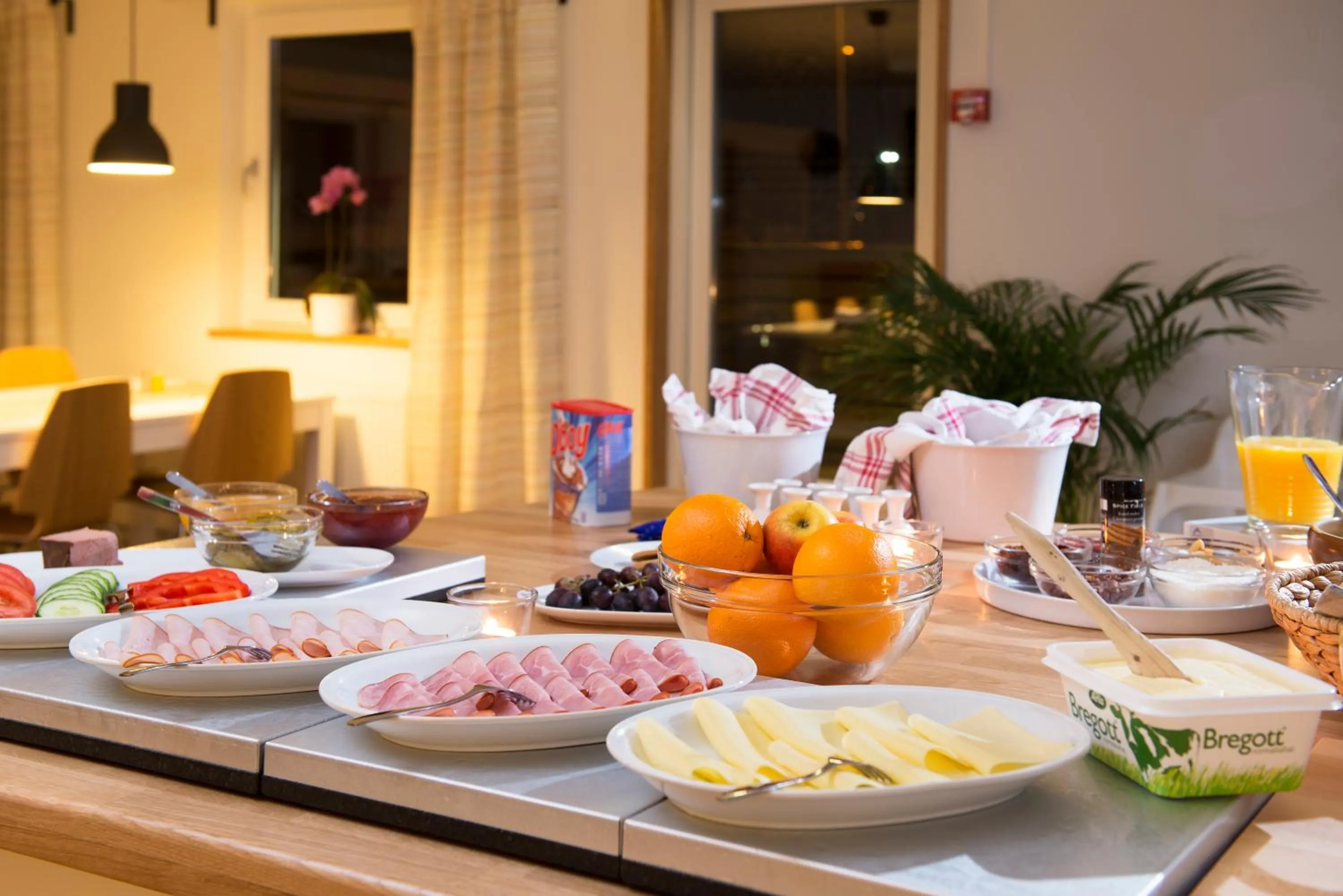 Buffet breakfast in Brink Hotell