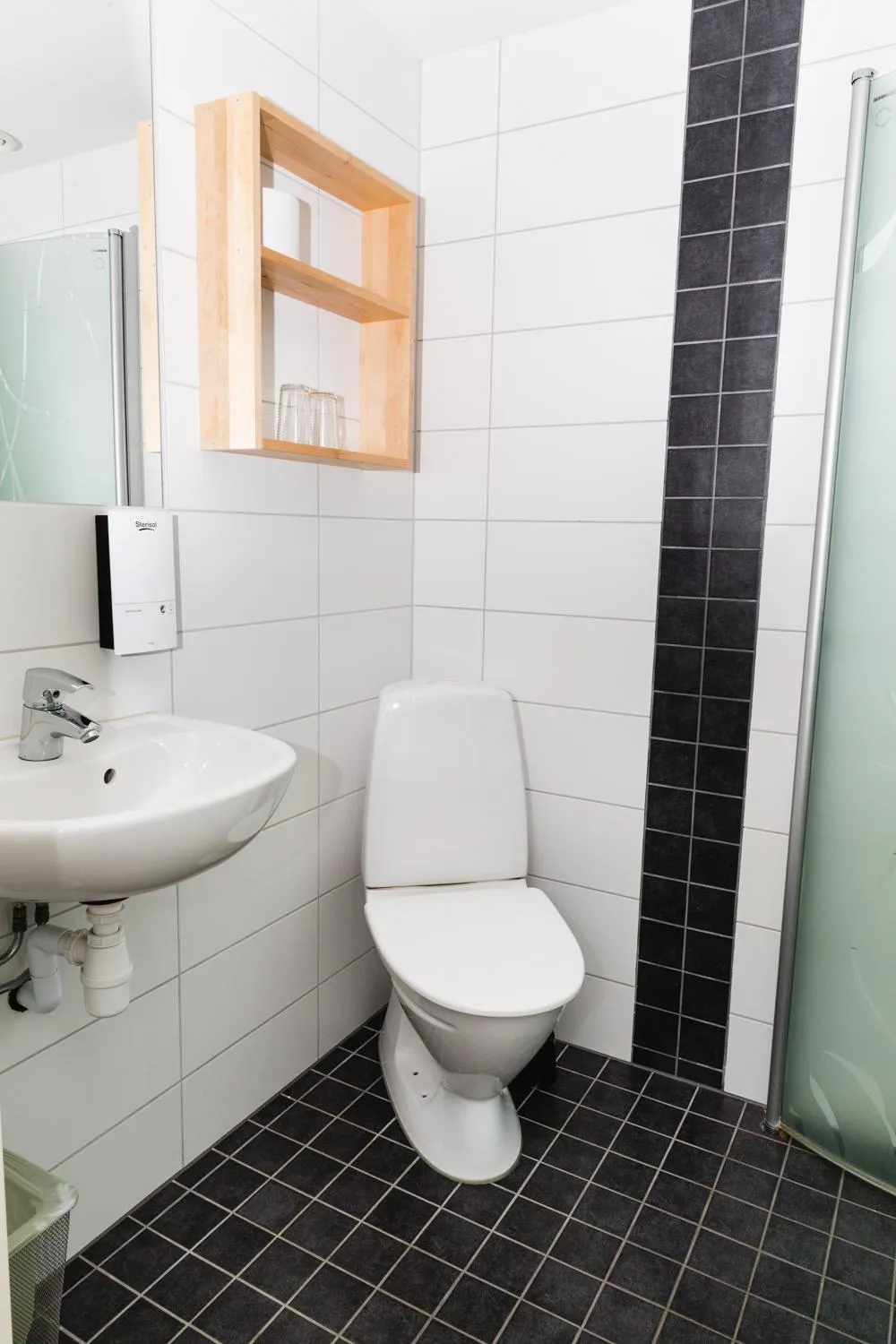 Bathroom in Brink Hotell