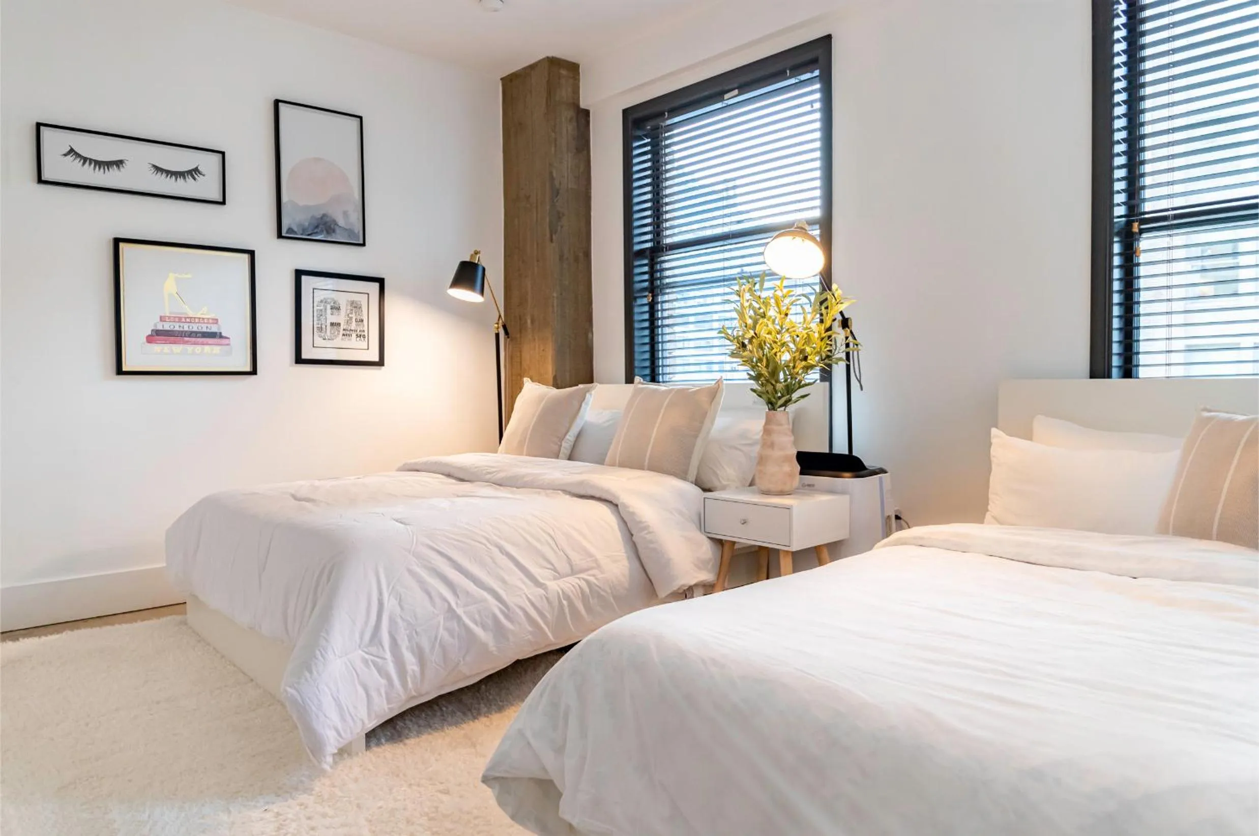 Bed in Fashion Loft 2 bedroom Downtown