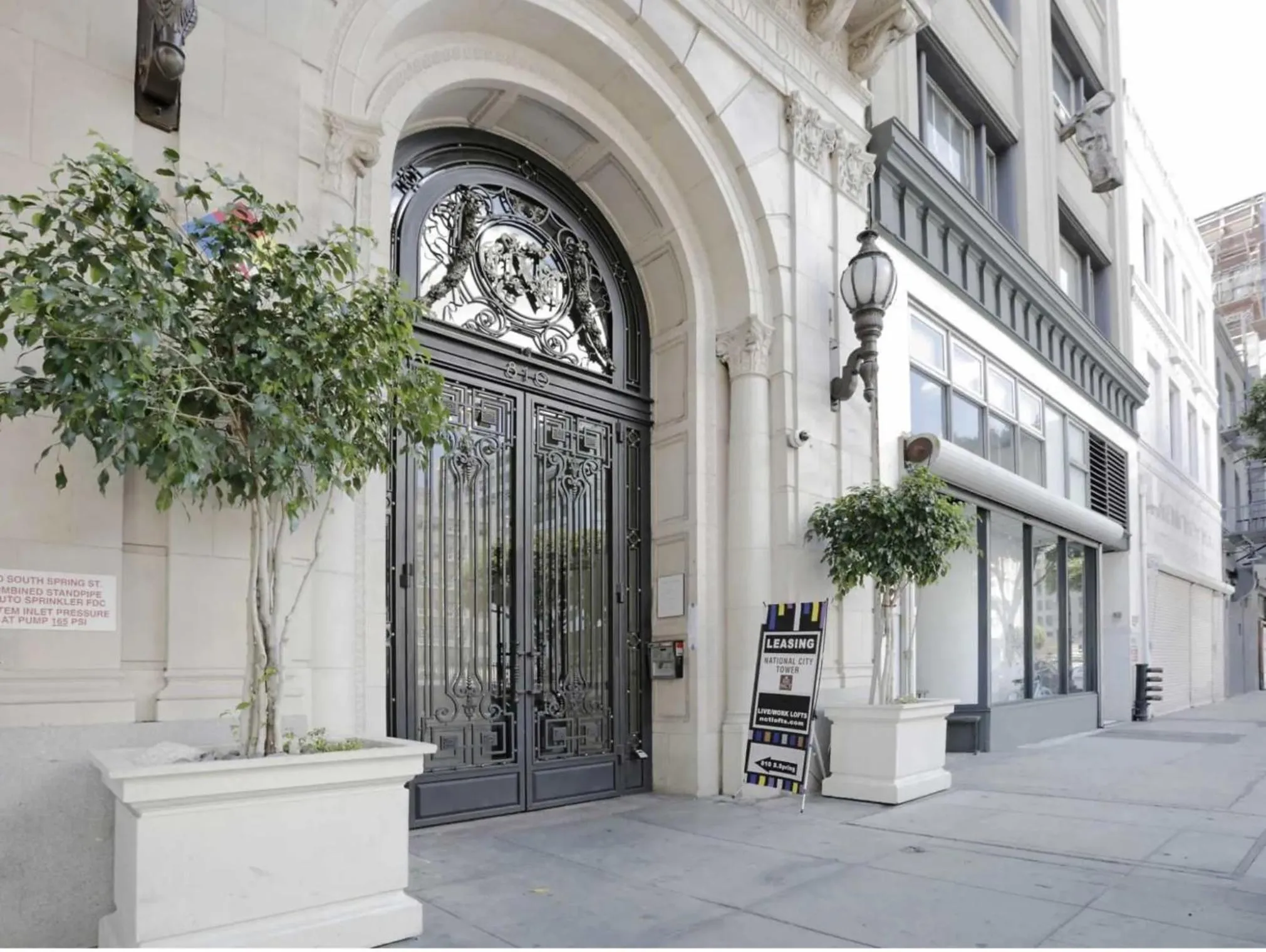 Property building in Fashion Loft 2 bedroom Downtown