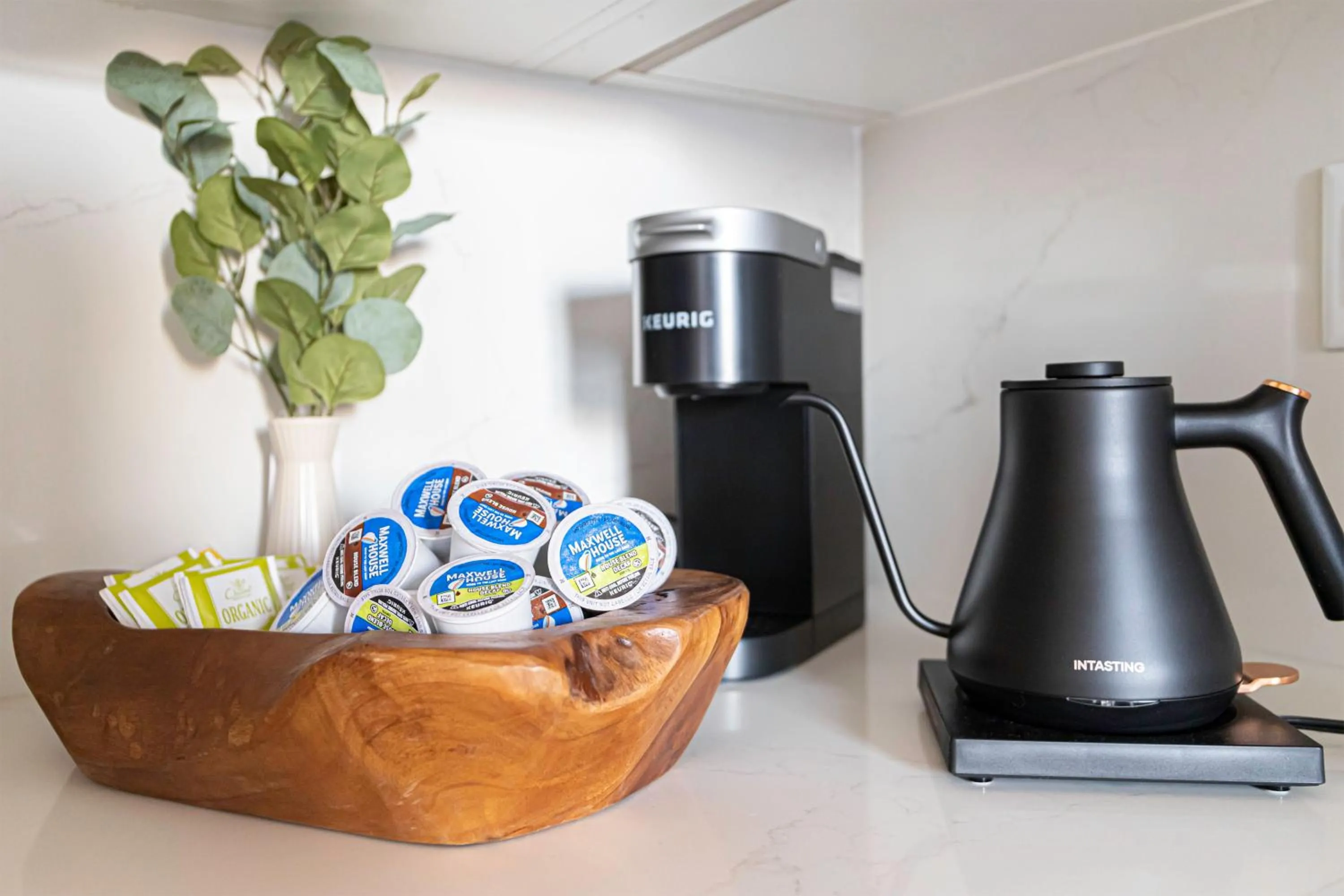 Coffee/tea facilities in Fashion Loft 2 bedroom Downtown