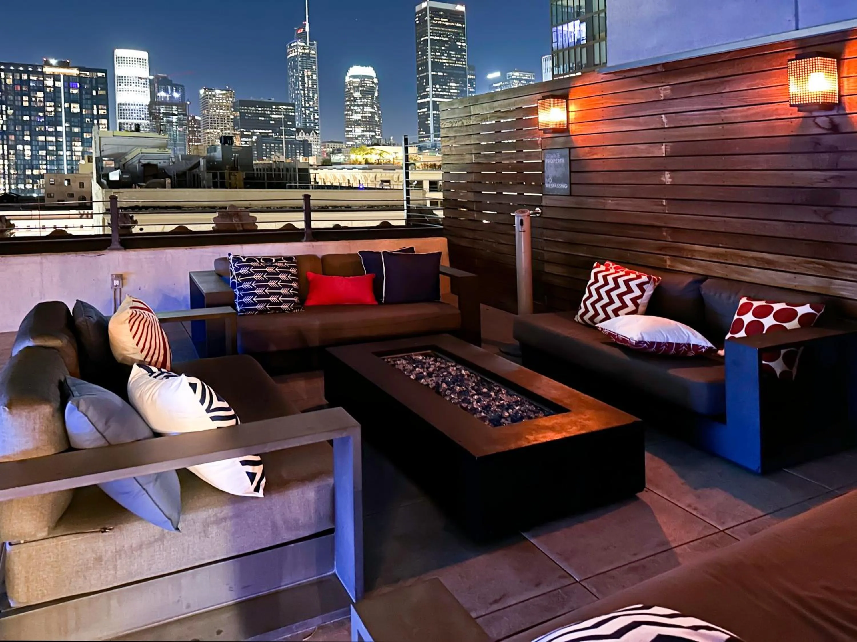 Patio in Fashion Loft 2 bedroom Downtown