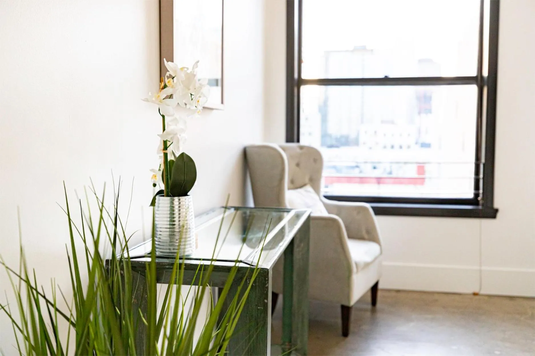Seating area in Fashion Loft 2 bedroom Downtown