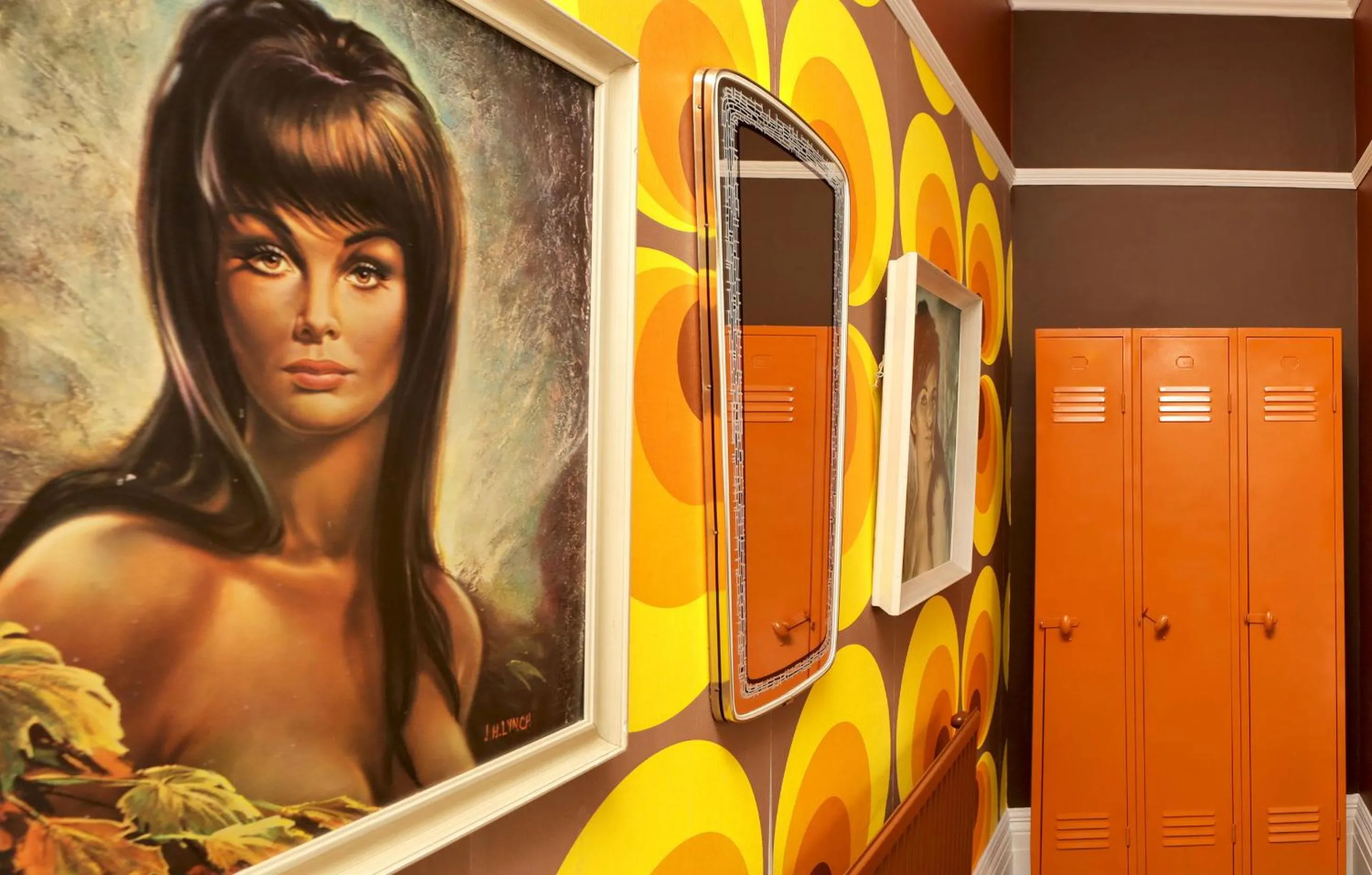 Decorative detail in Snooze