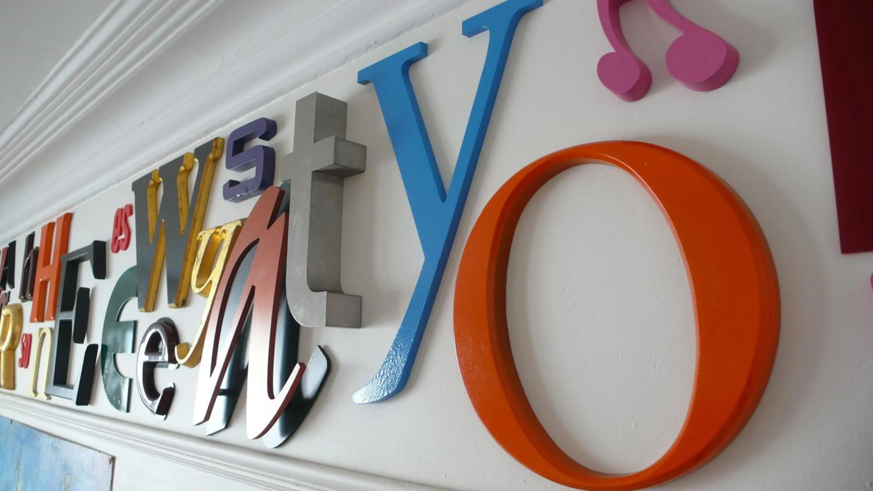 Decorative detail in Snooze