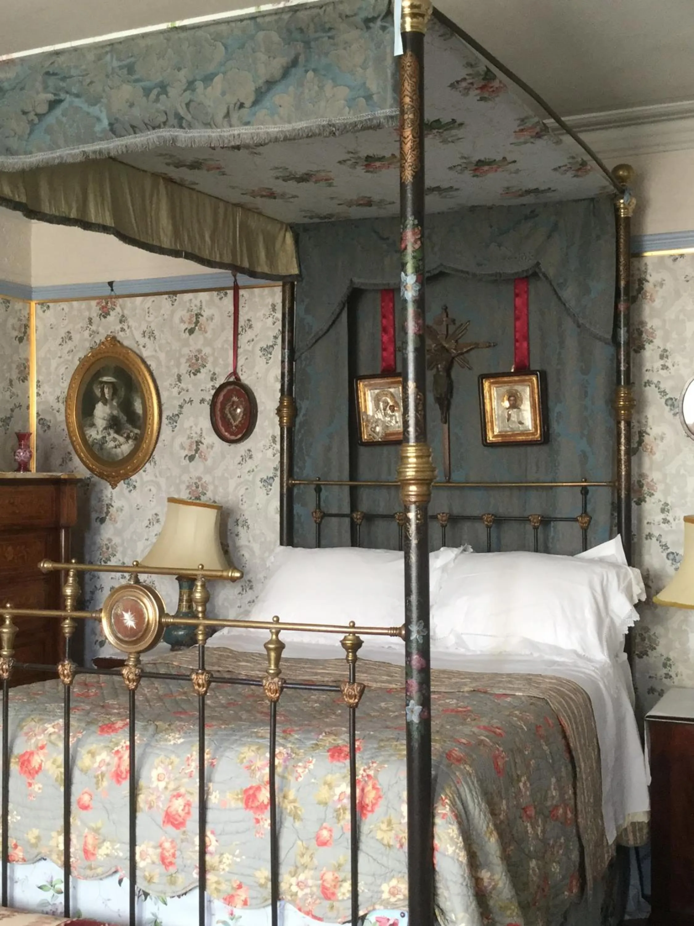 Bed in St Benedict - Victorian Bed and Breakfast