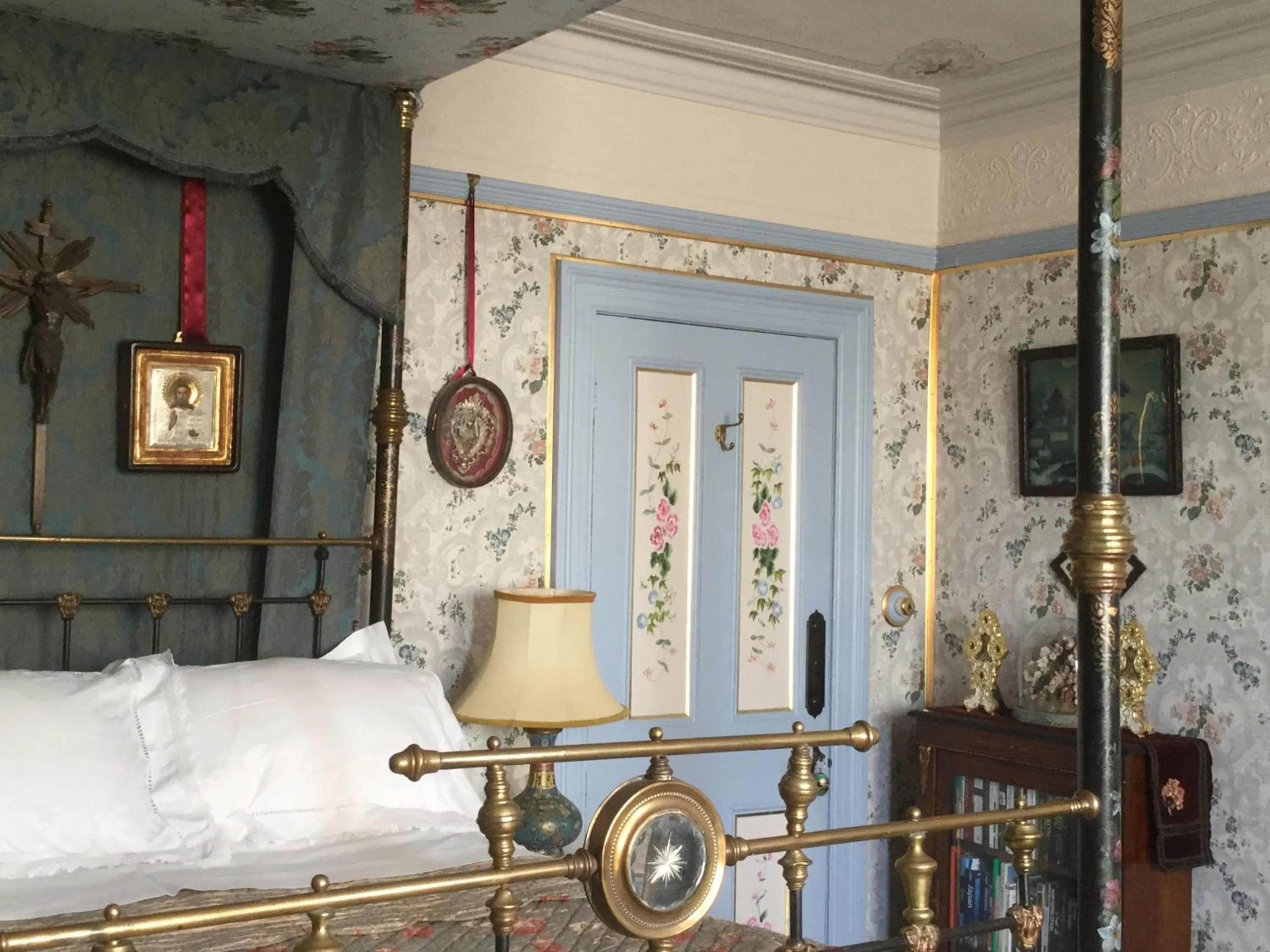 Decorative detail, Bed in St Benedict - Victorian Bed and Breakfast