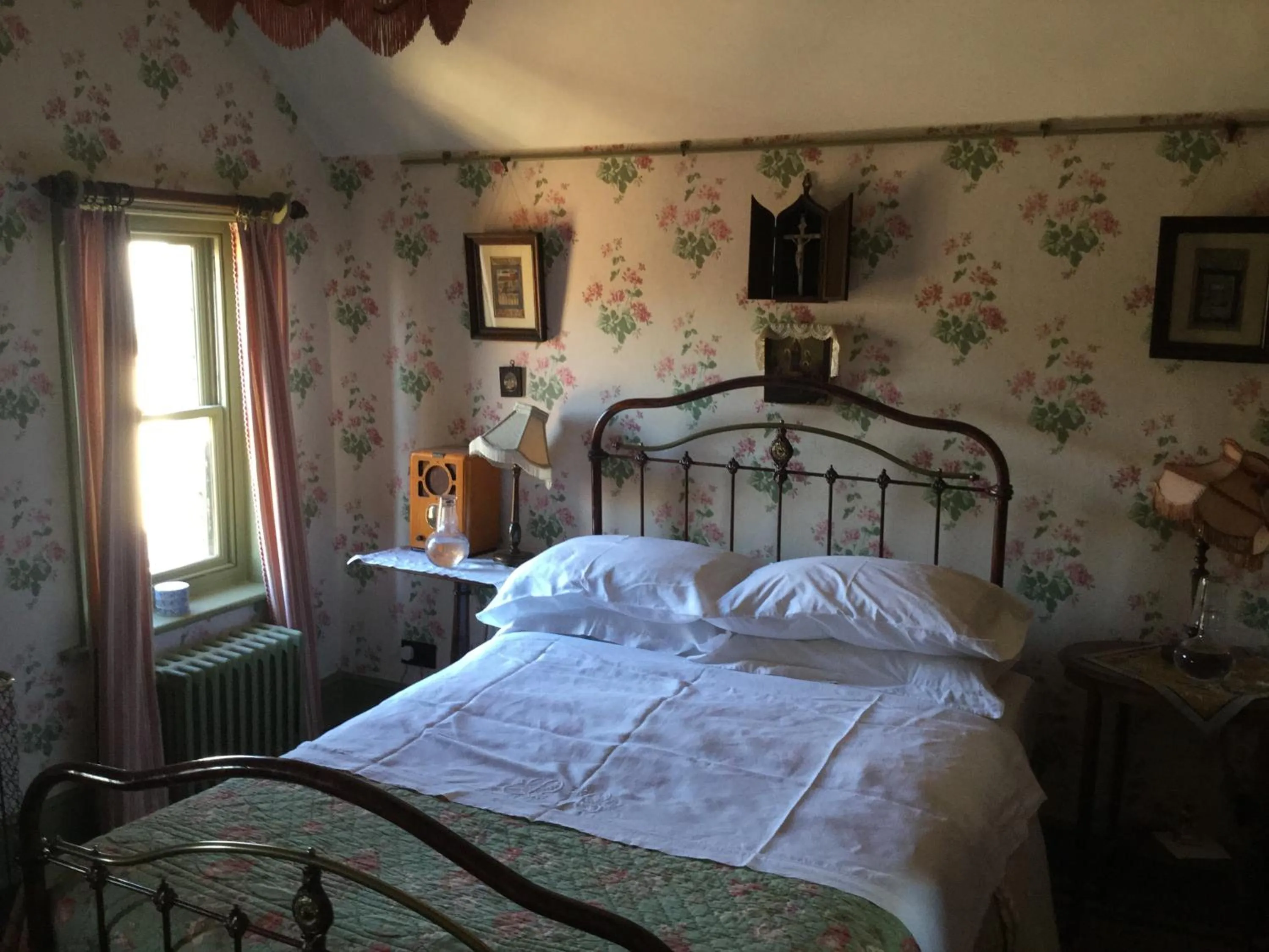 Bed in St Benedict - Victorian Bed and Breakfast