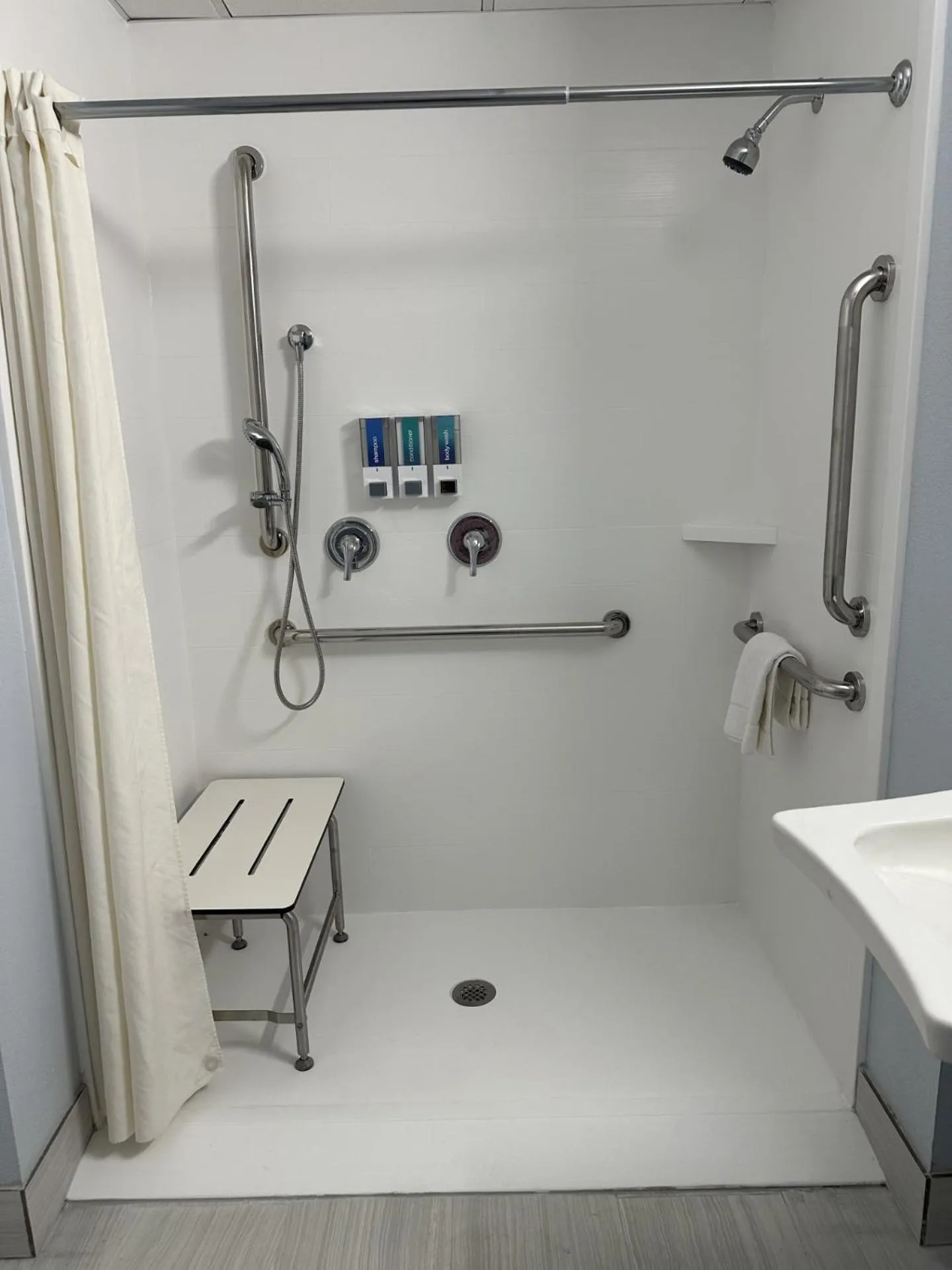 Bathroom in Sandwich Lodge & Resort