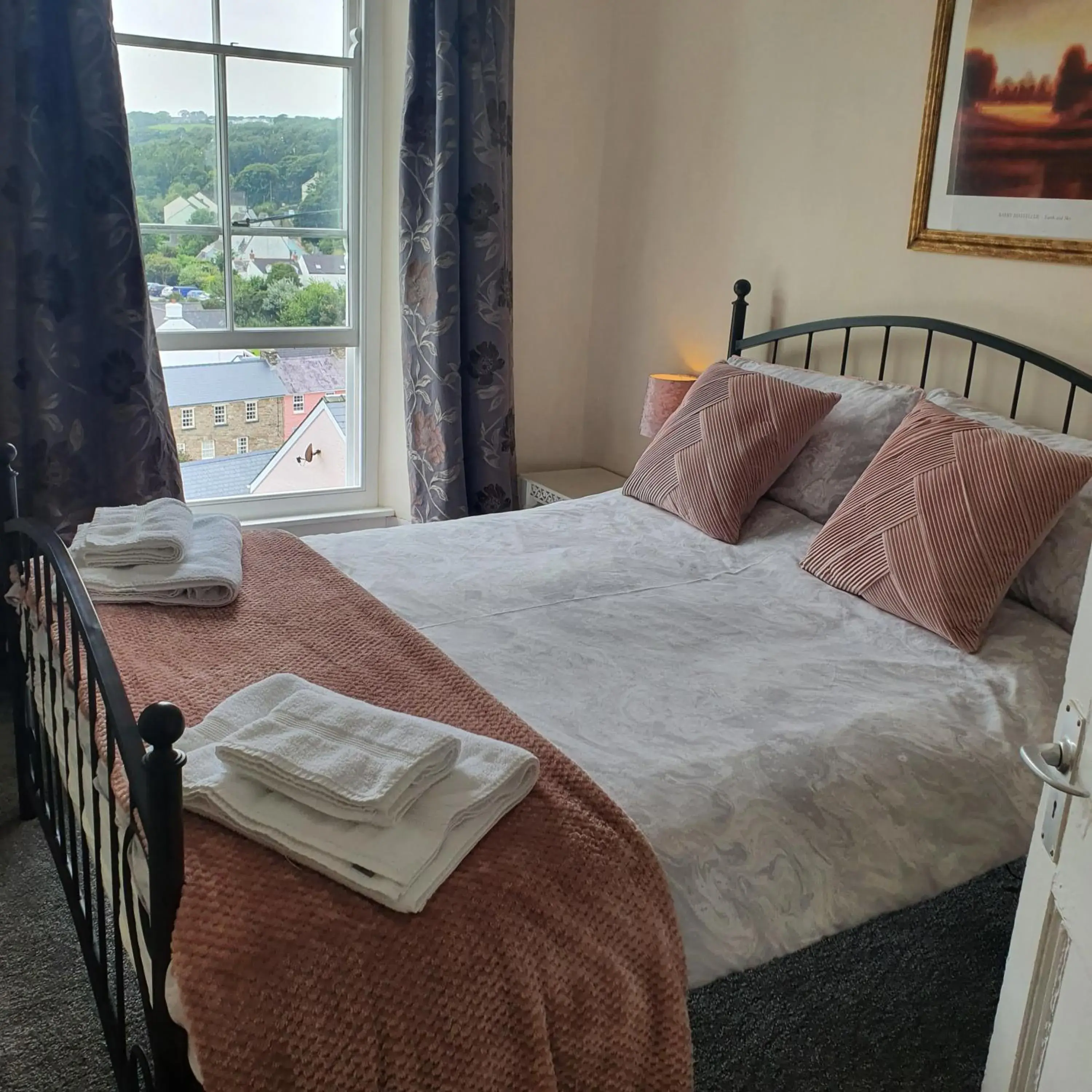 Double Room with Private External Bathroom in Pendyffryn Manor Bed & Breakfast Double Room with Private External Bathroom in Pendyffryn Manor Bed & Breakfast