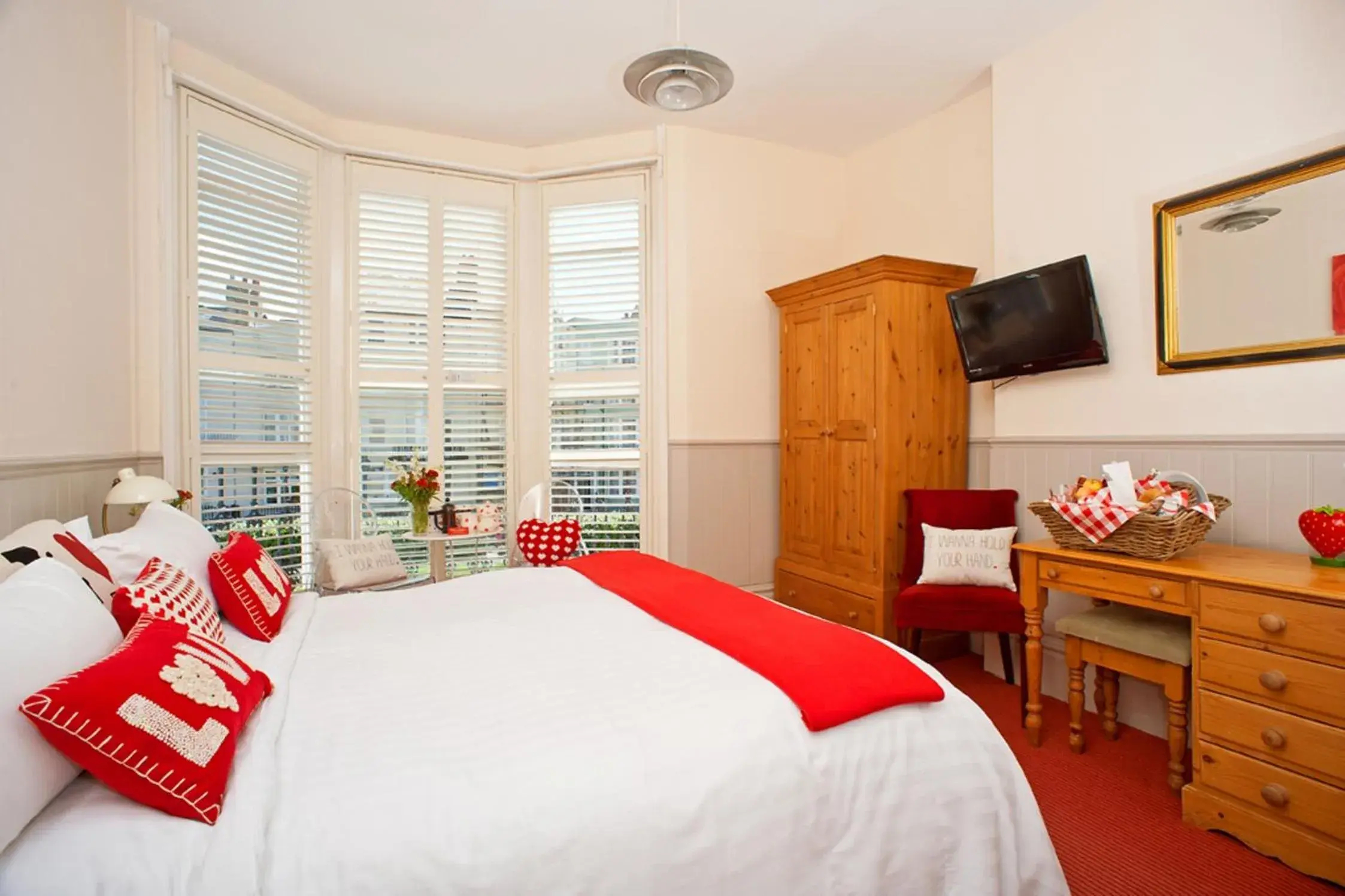 Double Room with En Suite Bathroom and Sea View in Strawberry Fields Double Room with En Suite Bathroom and Sea View in Strawberry Fields
