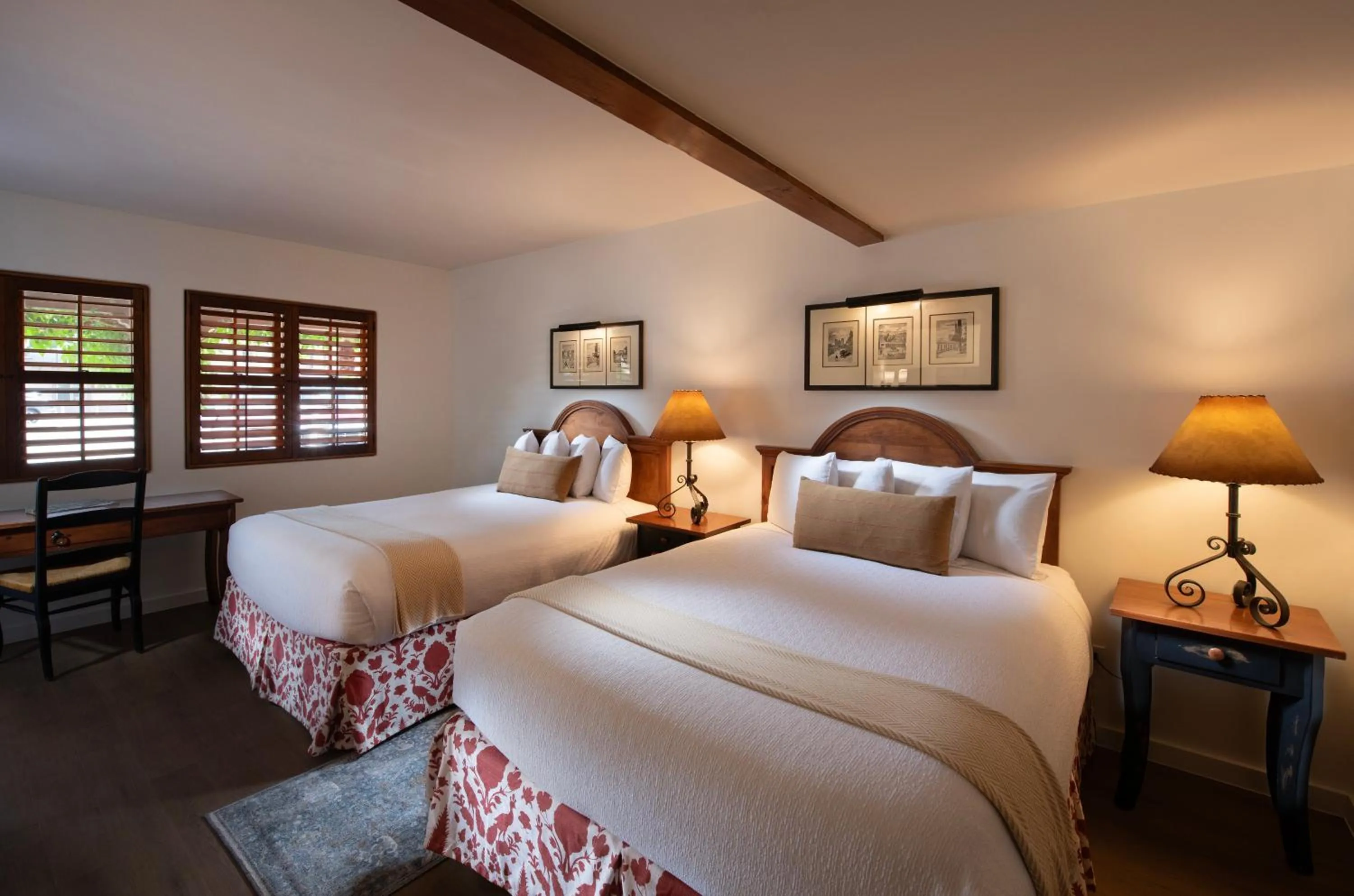 Bed in Piñon Court by La Fonda