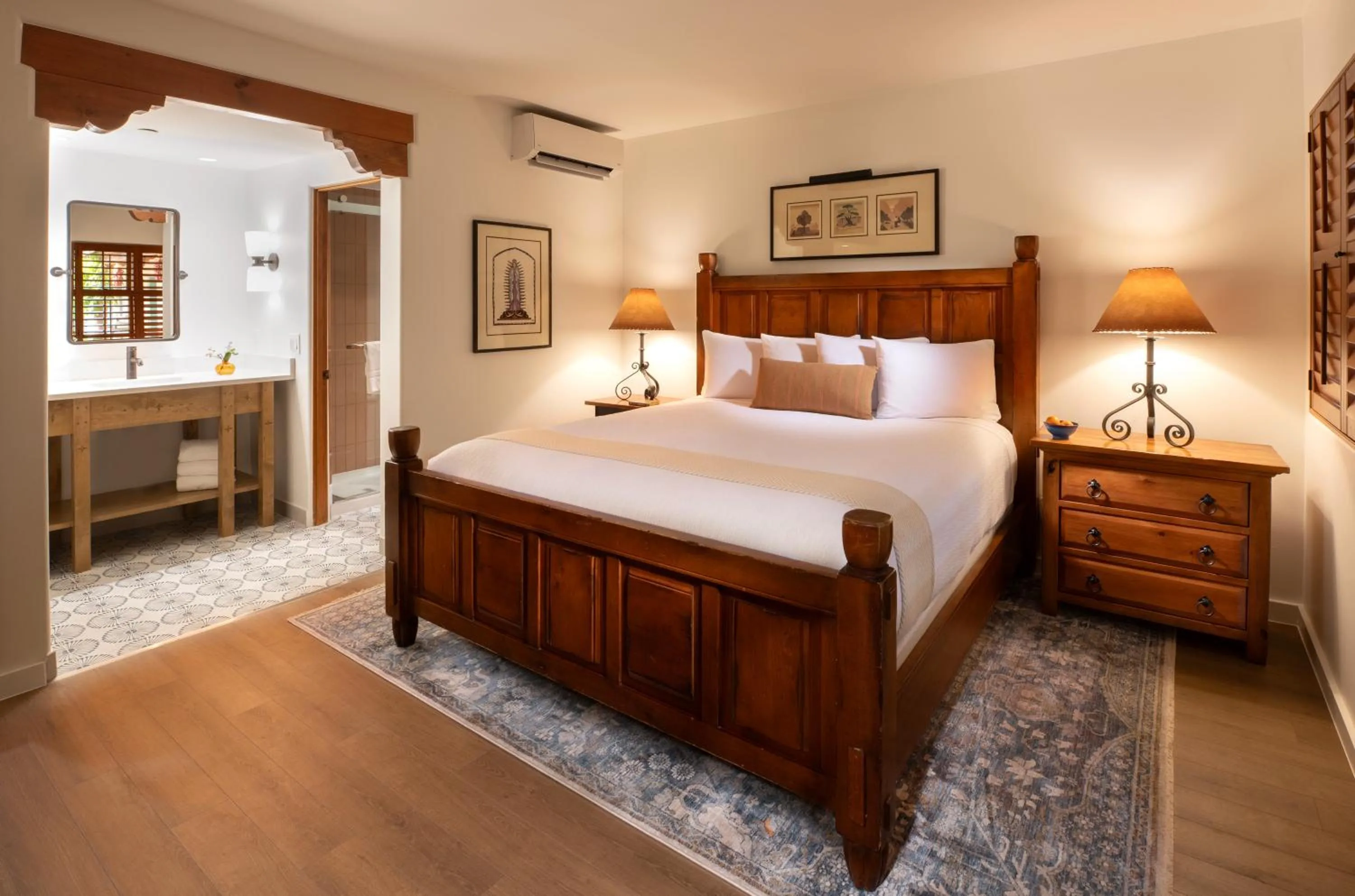 Bed in Piñon Court by La Fonda