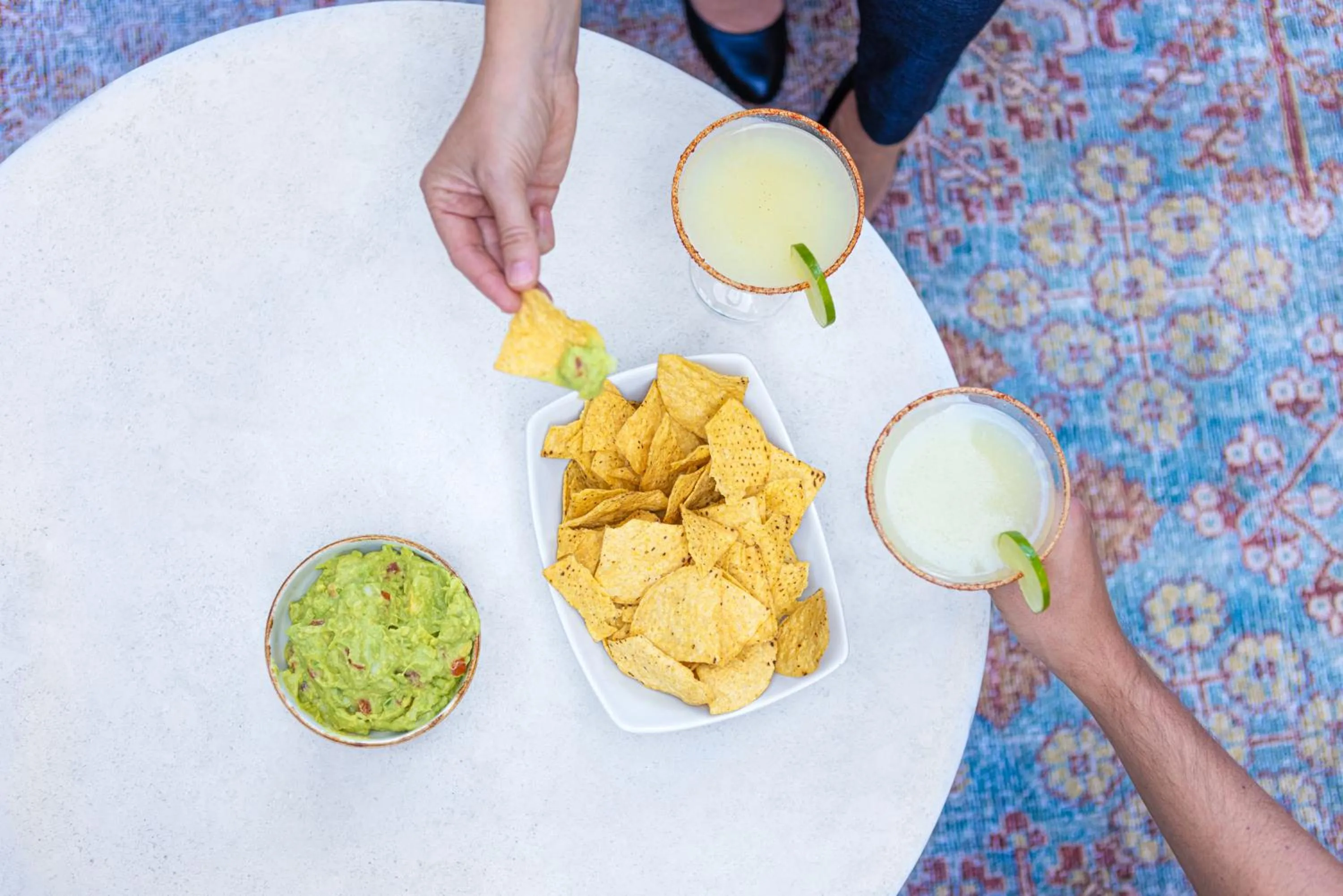 Food and drinks in Piñon Court by La Fonda