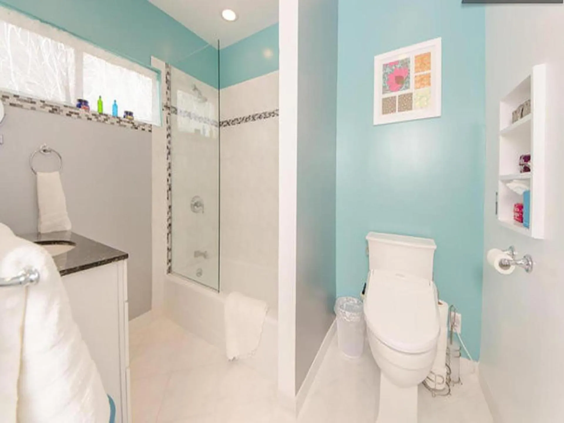 Bathroom in Venice Beach Apartments Monthly rents