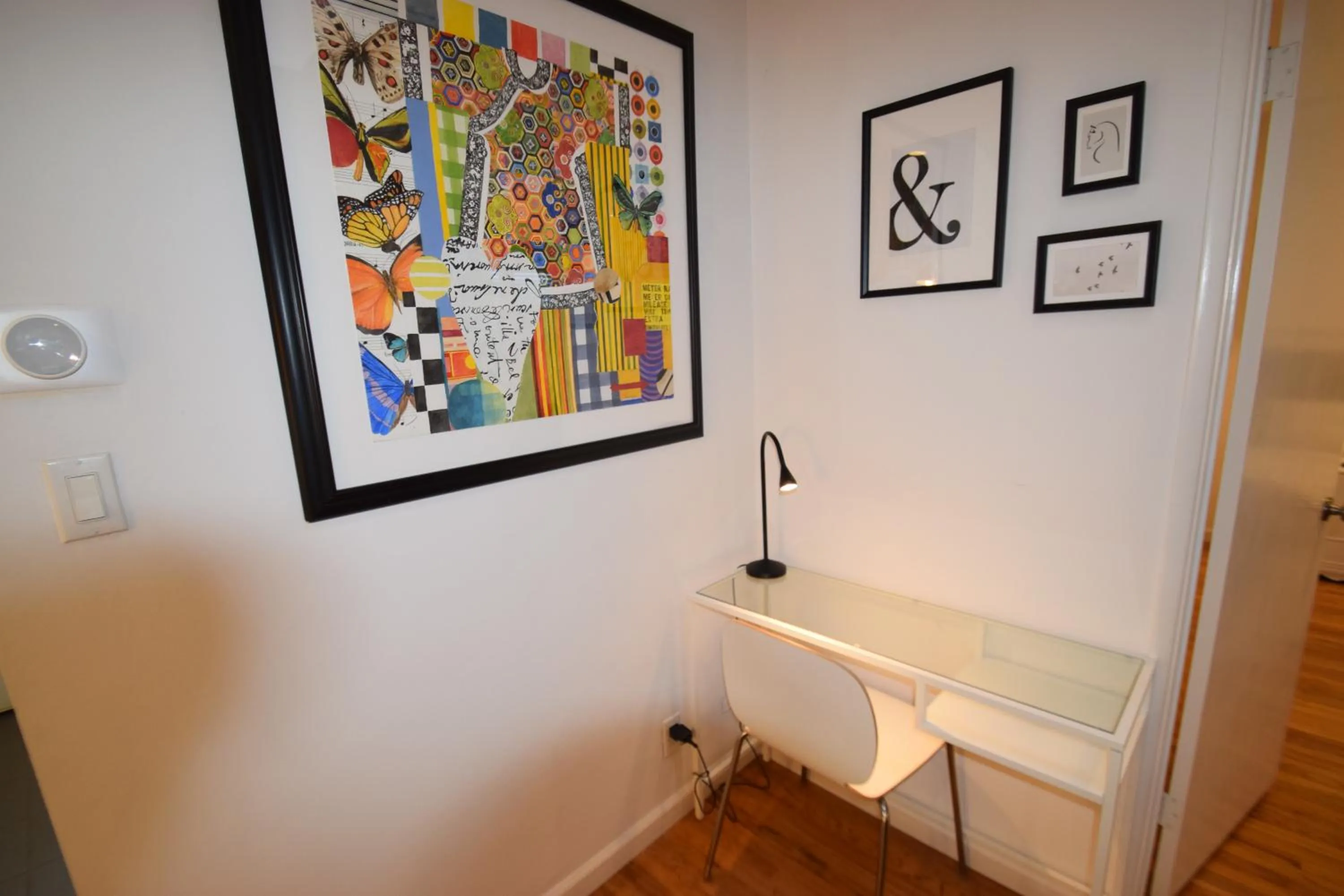 Living room in Venice Beach Apartments Monthly rents