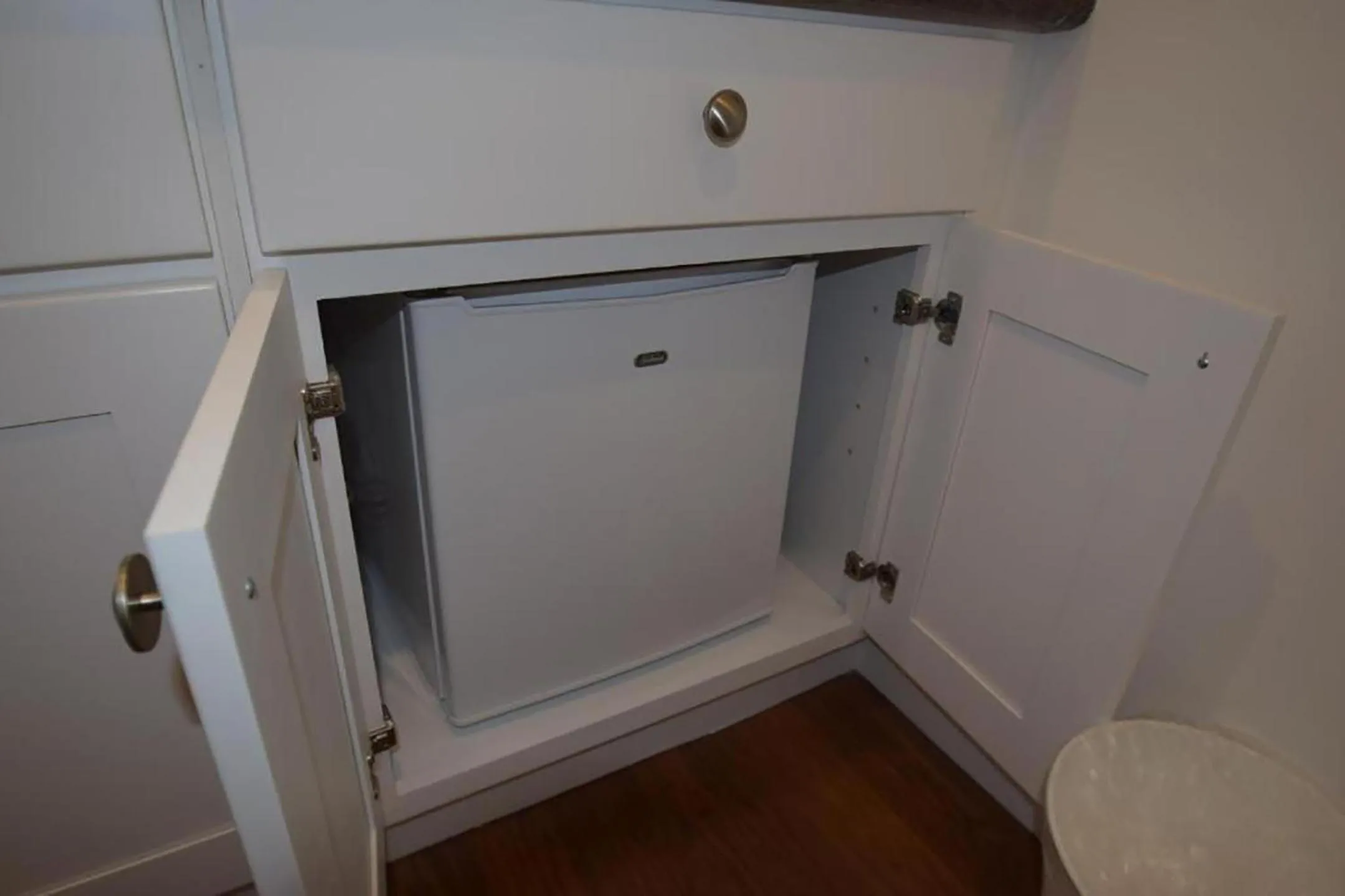 Kitchen or kitchenette in Venice Beach Apartments Monthly rents